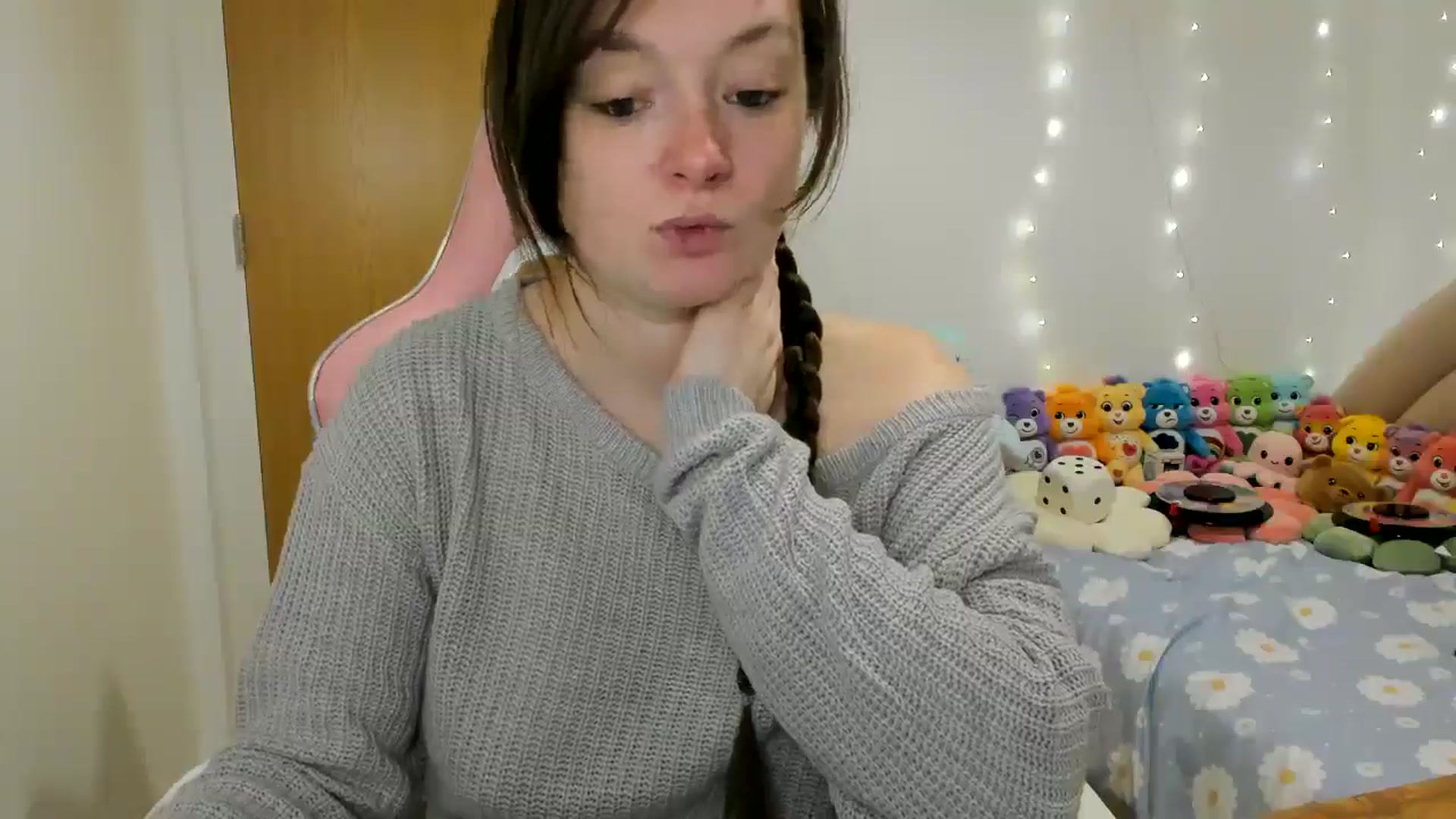 Gallery image thumbnail from JessieBear_'s myfreecams stream on, 12/10/2024, 18:12 image 4 of 20