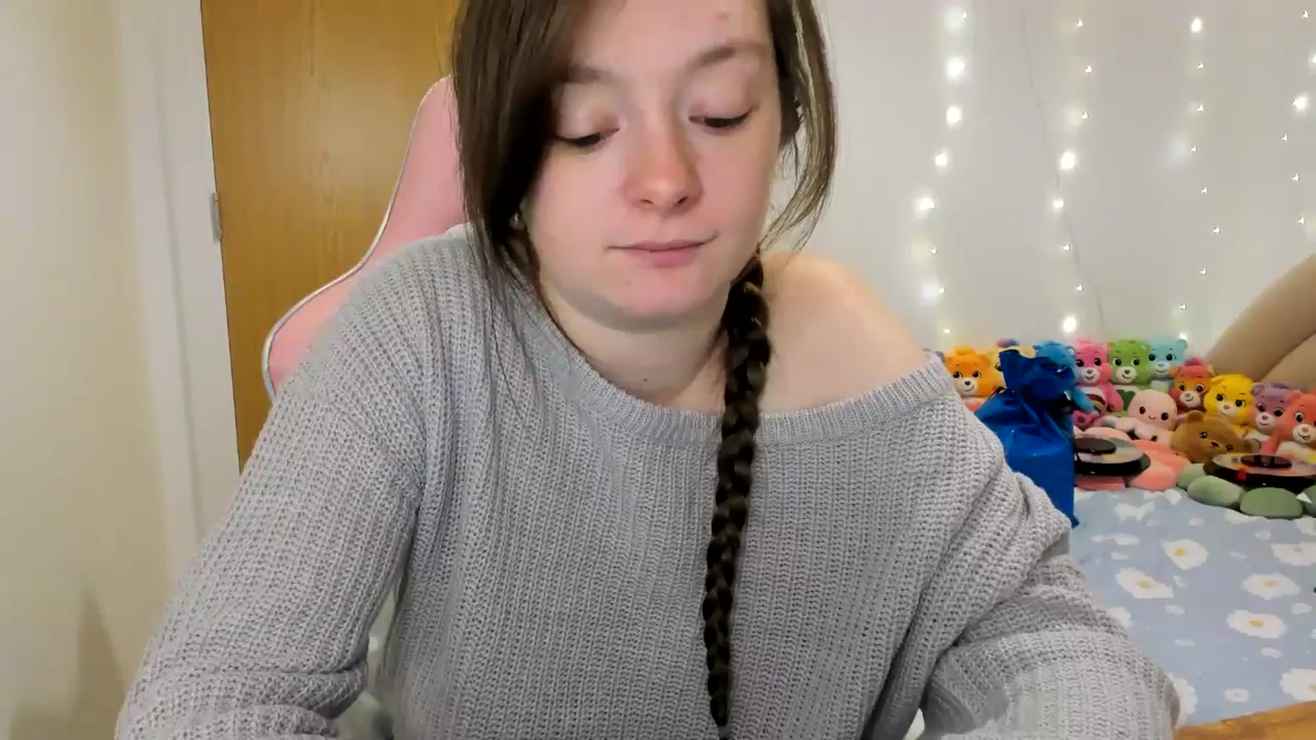 Gallery image thumbnail from JessieBear_'s myfreecams stream on, 12/10/2024, 18:12 image 14 of 20