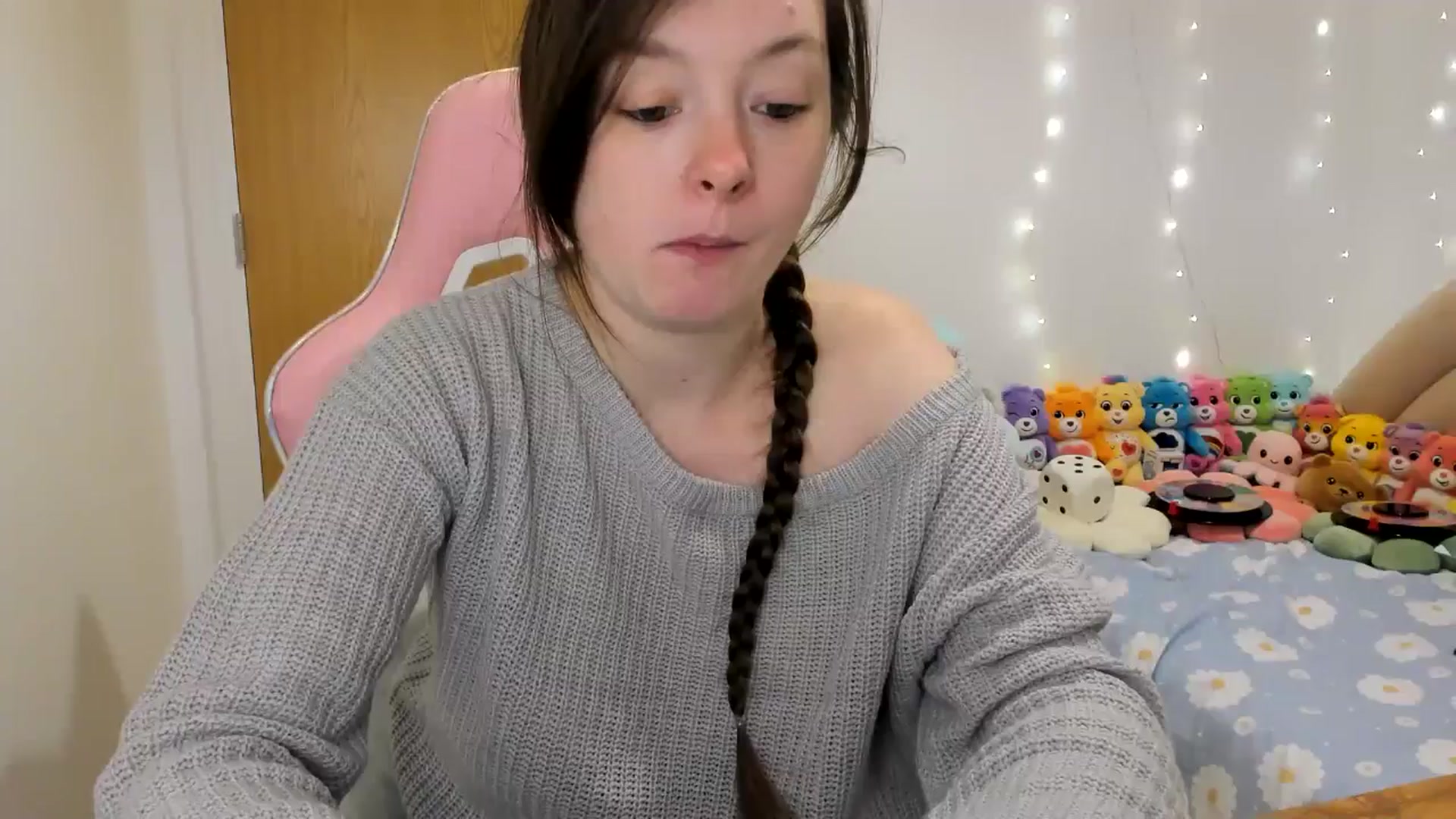 Gallery image thumbnail from JessieBear_'s myfreecams stream on, 12/10/2024, 18:12 image 1 of 20