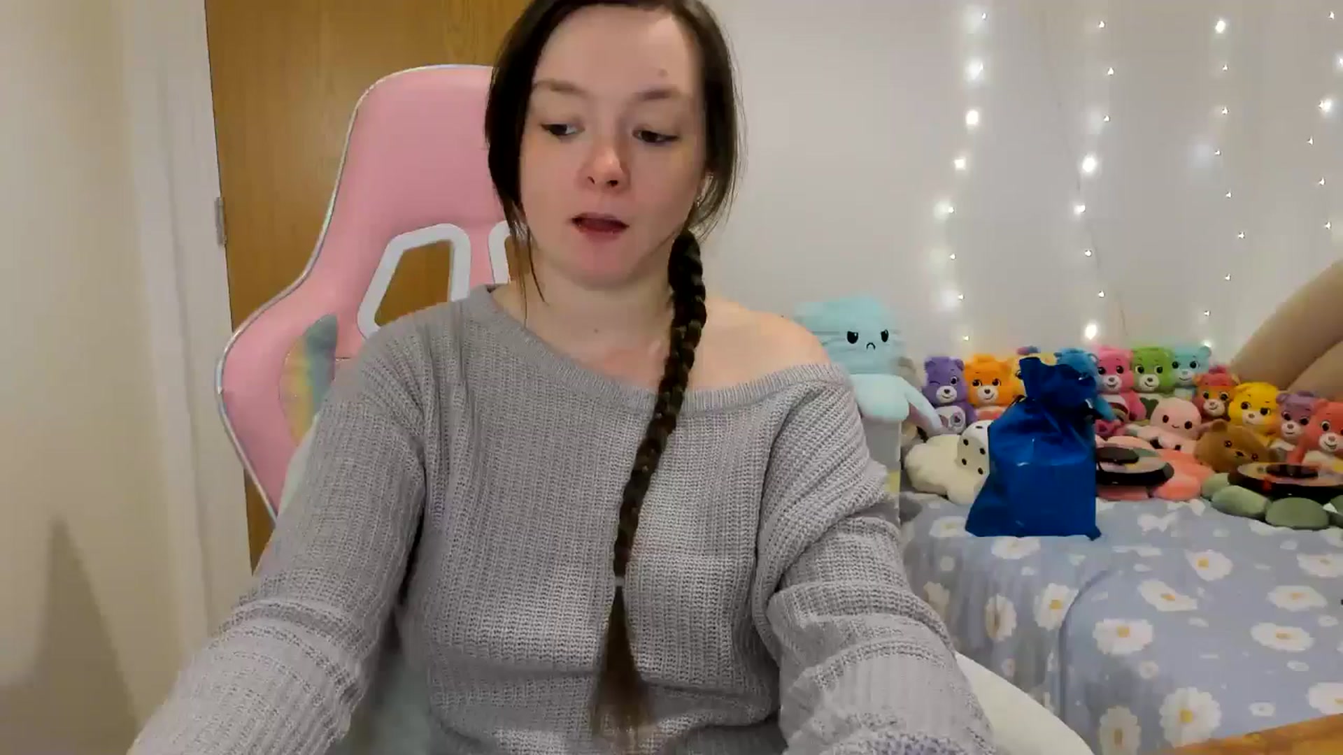 Gallery image thumbnail from JessieBear_'s myfreecams stream on, 12/10/2024, 18:12 image 15 of 20