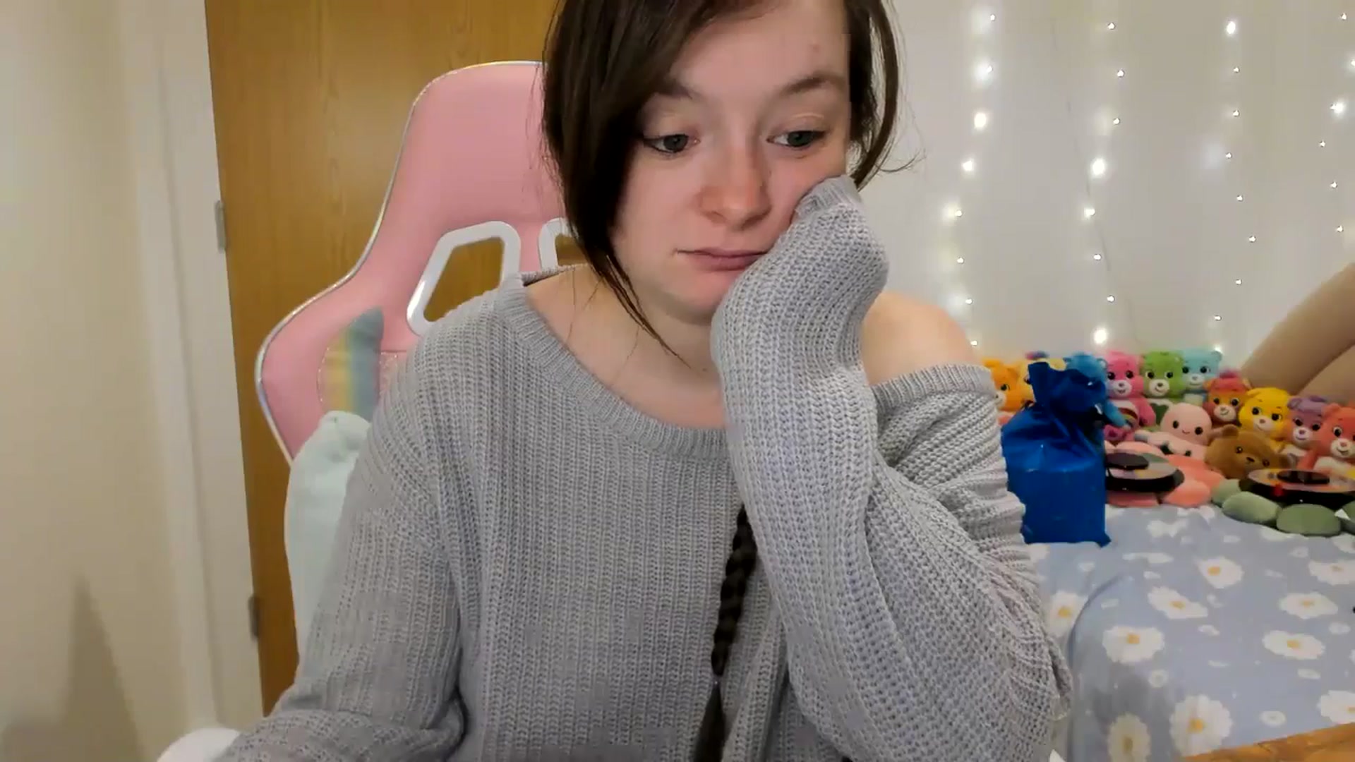 Gallery image thumbnail from JessieBear_'s myfreecams stream on, 12/10/2024, 18:12 image 19 of 20