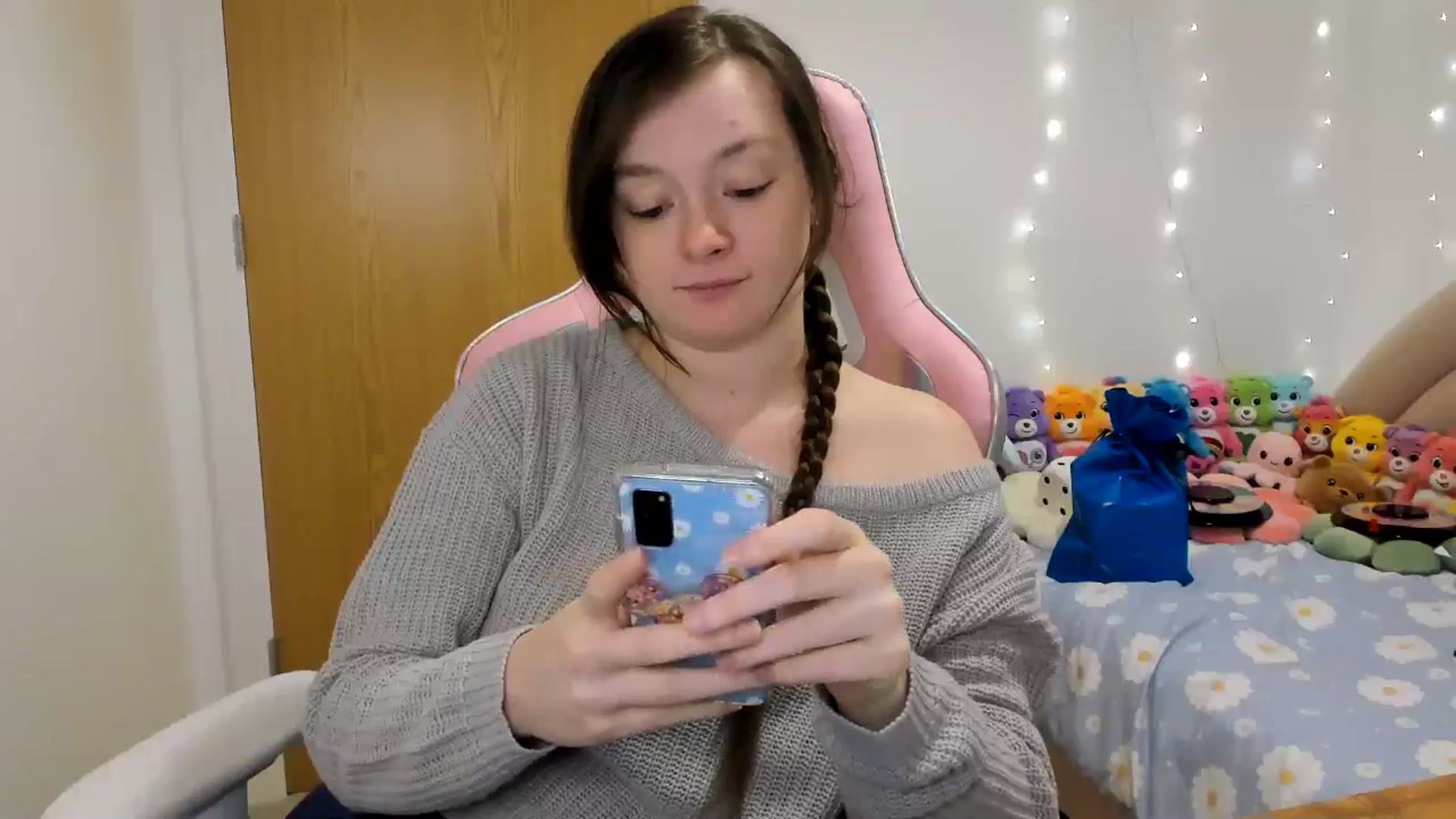 Gallery image thumbnail from JessieBear_'s myfreecams stream on, 12/10/2024, 18:12 image 18 of 20