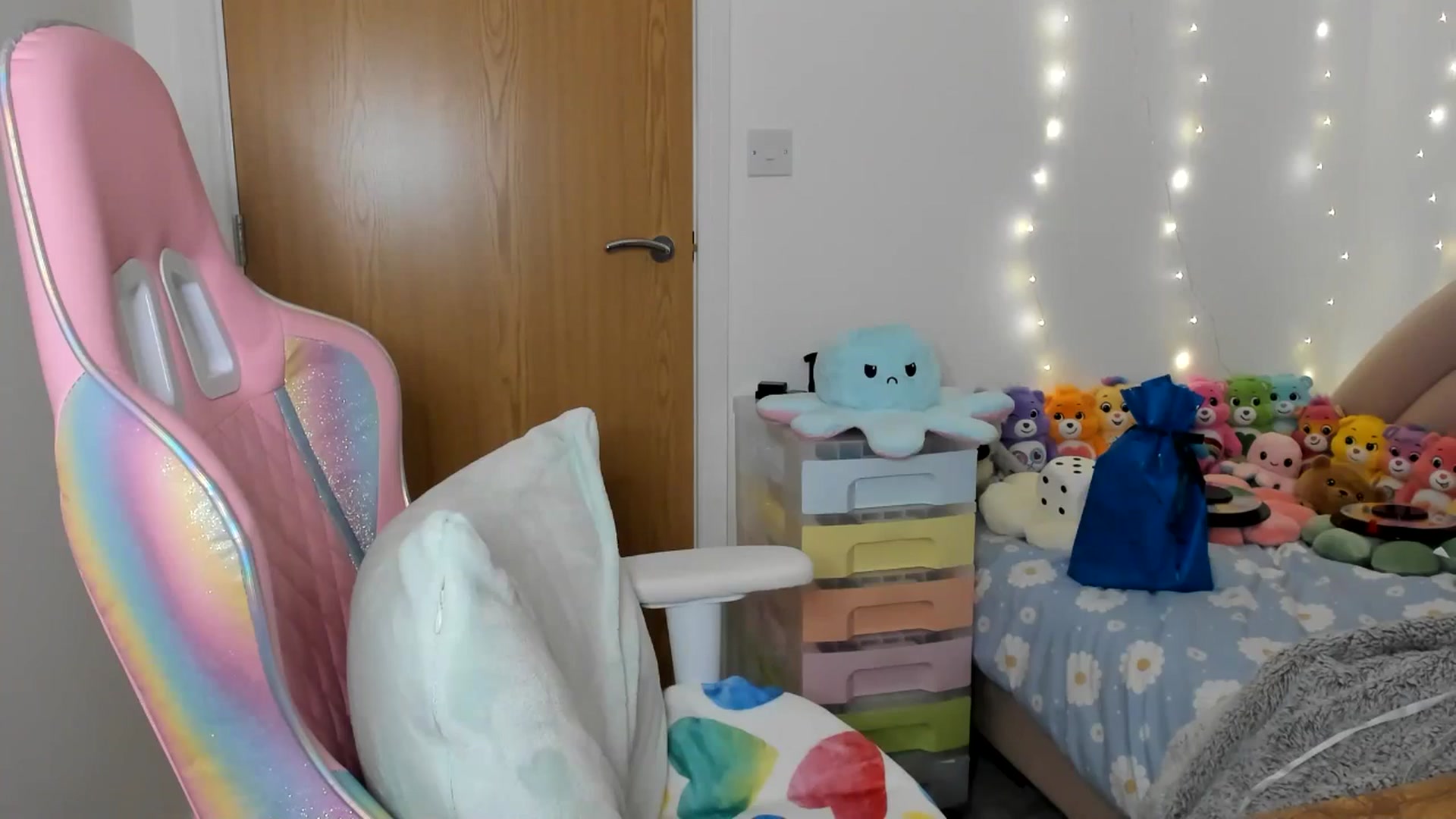 Gallery image thumbnail from JessieBear_'s myfreecams stream on, 12/12/2024, 18:02 image 8 of 20