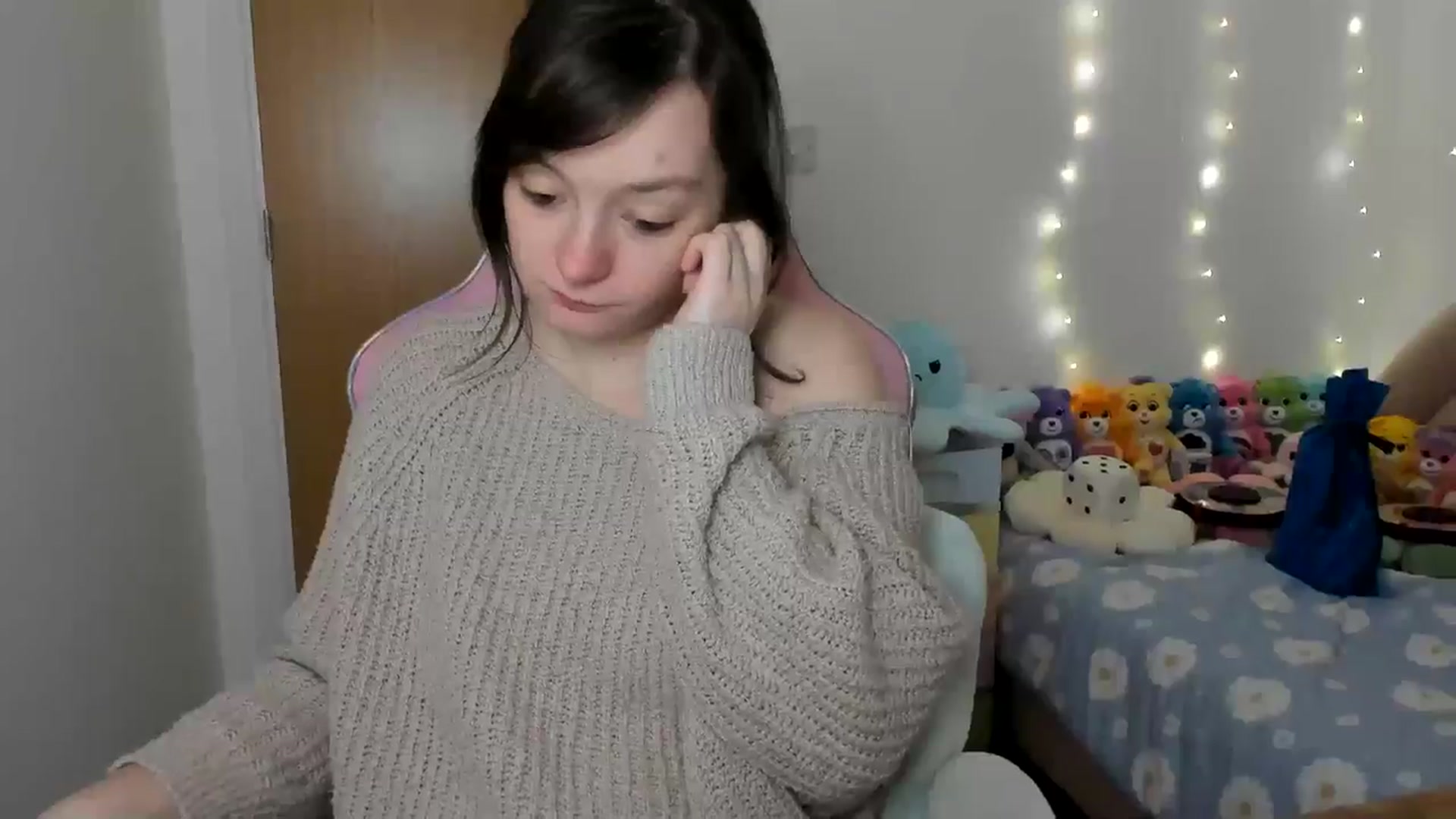Gallery image thumbnail from JessieBear_'s myfreecams stream on, 12/13/2024, 17:06 image 12 of 20
