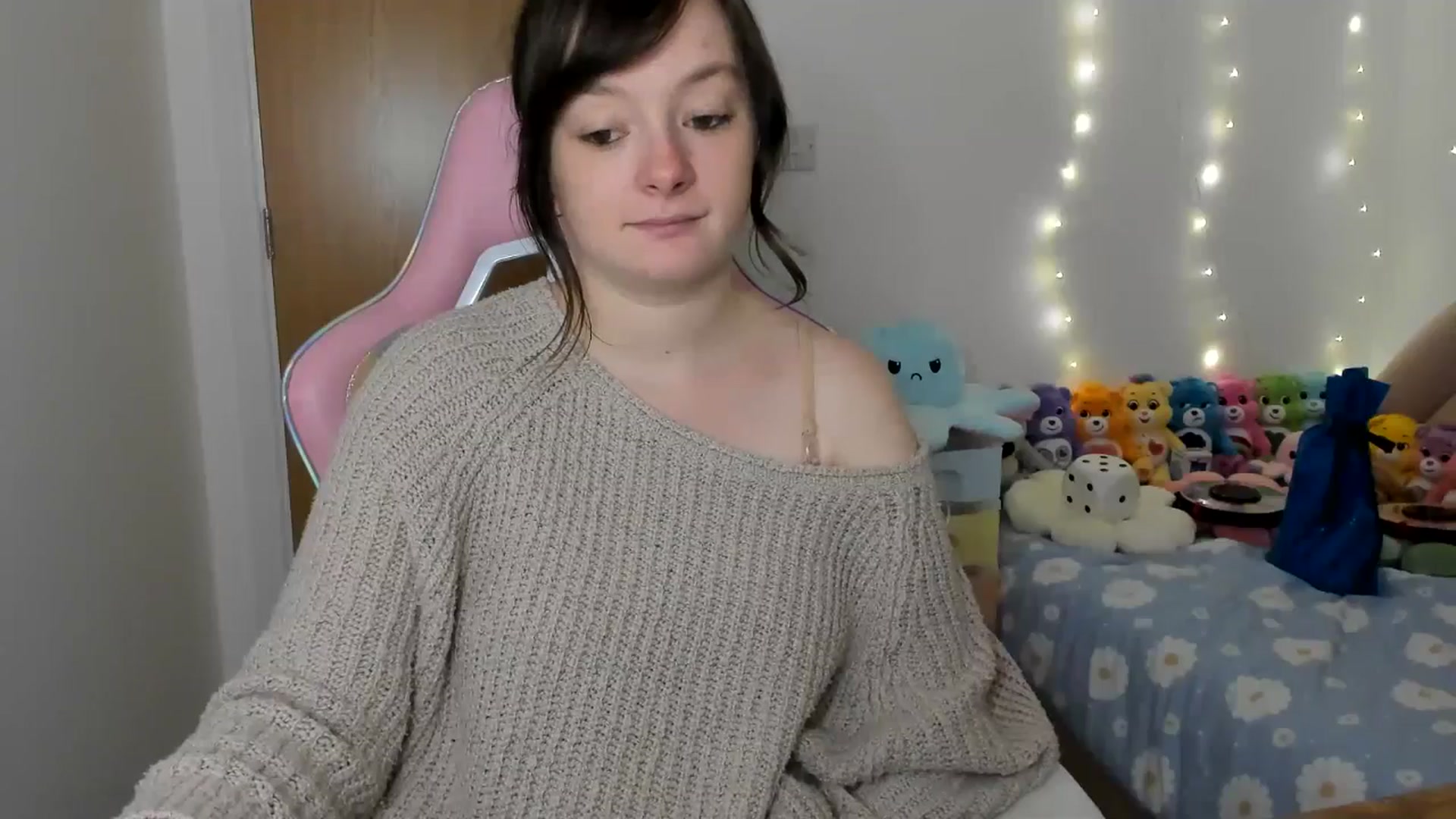 Gallery image thumbnail from JessieBear_'s myfreecams stream on, 12/13/2024, 17:06 image 13 of 20