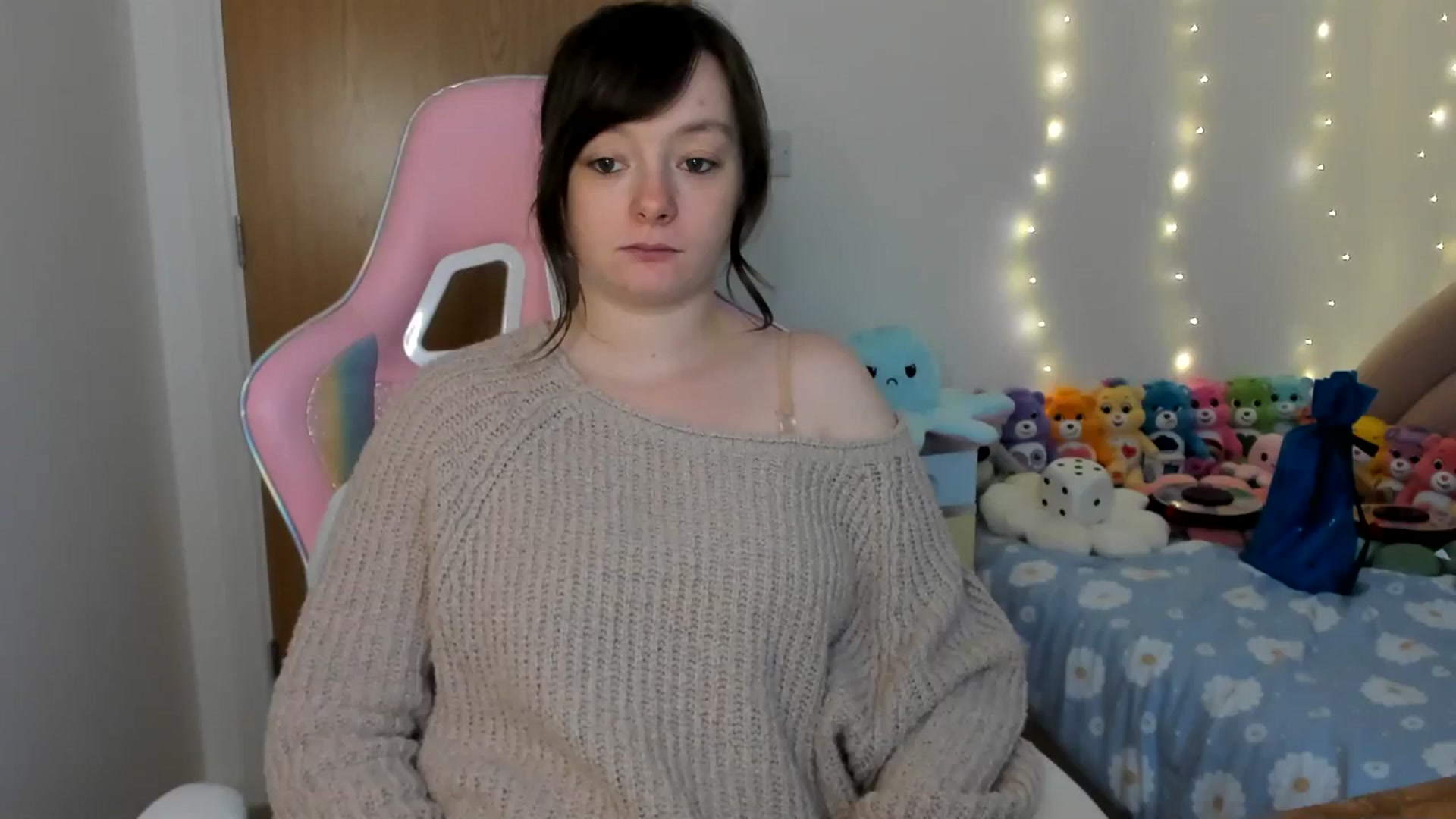 Gallery image thumbnail from JessieBear_'s myfreecams stream on, 12/13/2024, 17:06 image 2 of 20
