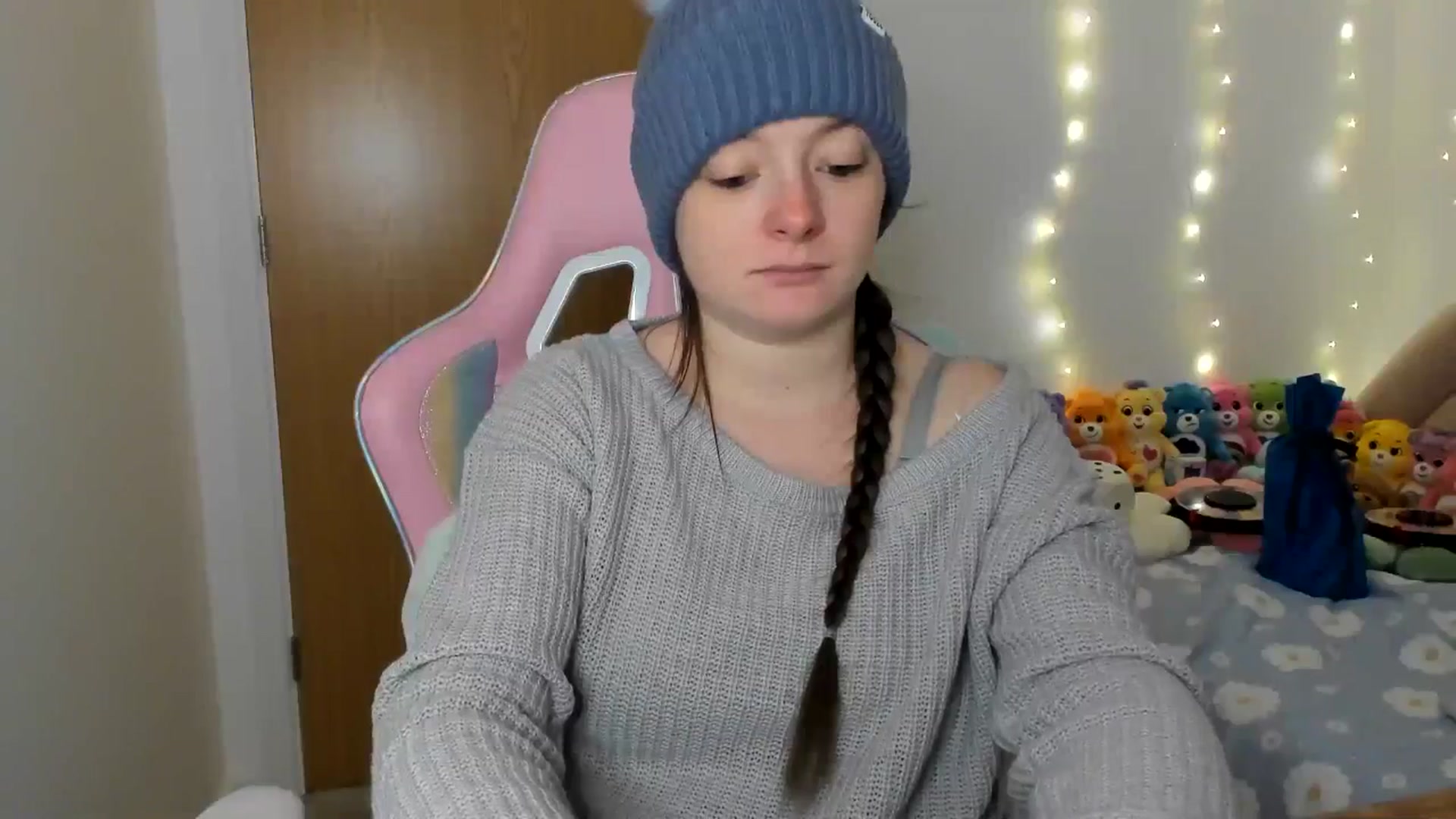 Gallery image thumbnail from JessieBear_'s myfreecams stream on, 12/16/2024, 17:15 image 8 of 20