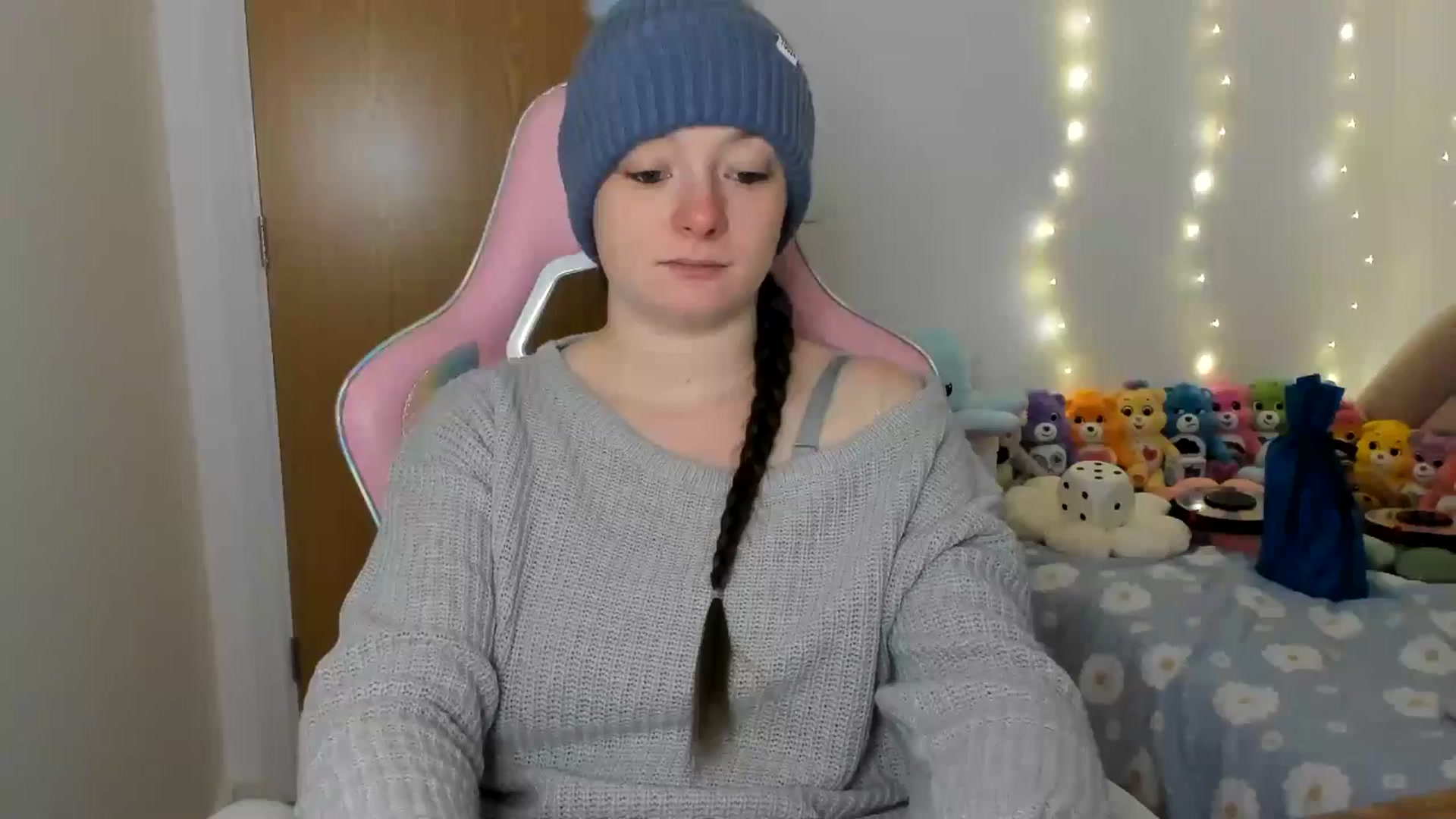 Gallery image thumbnail from JessieBear_'s myfreecams stream on, 12/16/2024, 17:15 image 12 of 20