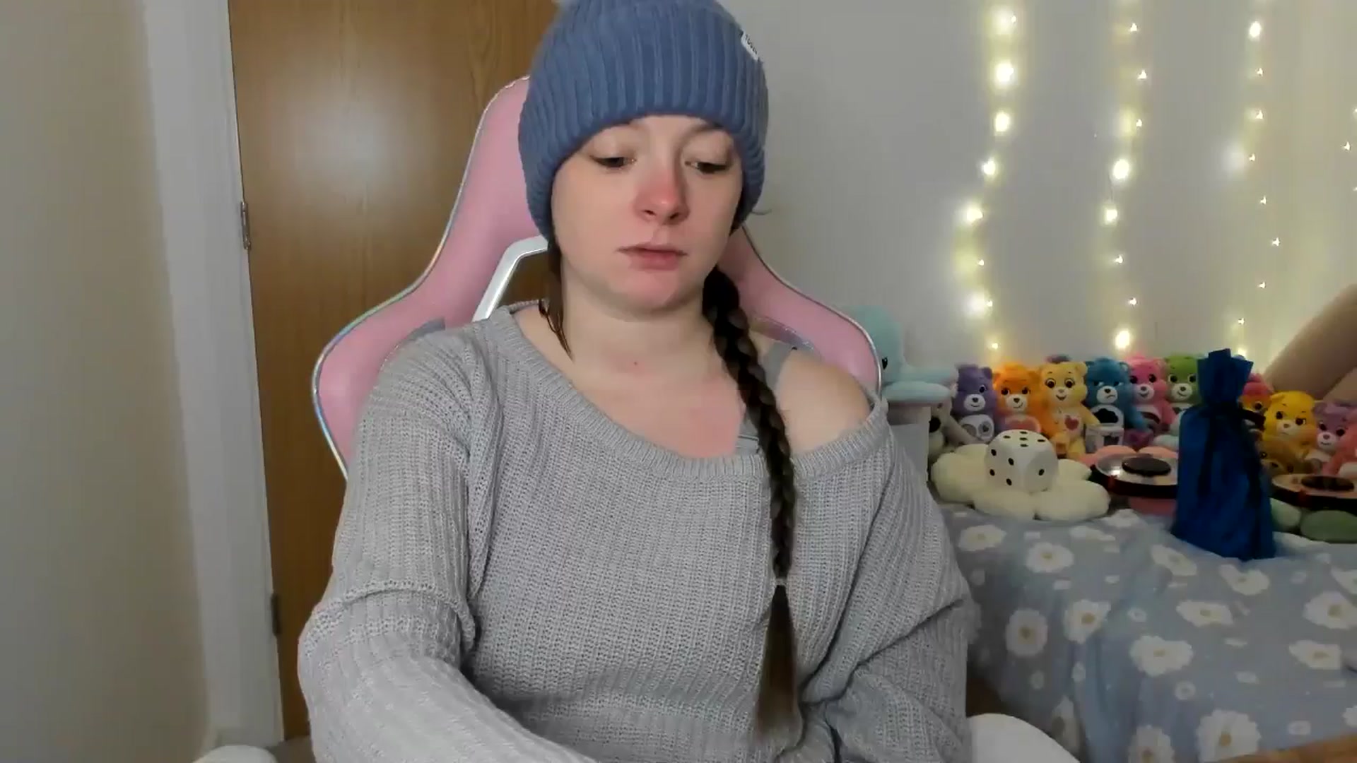 Gallery image thumbnail from JessieBear_'s myfreecams stream on, 12/16/2024, 17:15 image 16 of 20