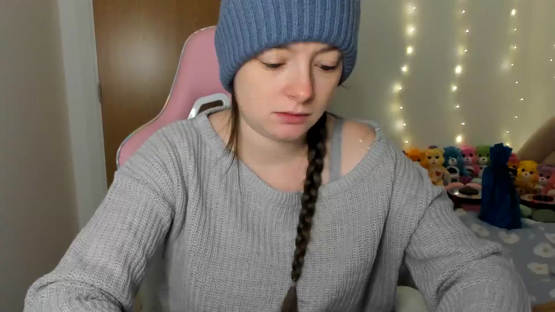 Gallery image thumbnail from JessieBear_'s myfreecams stream on, 12/16/2024, 17:15 image 1 of 20