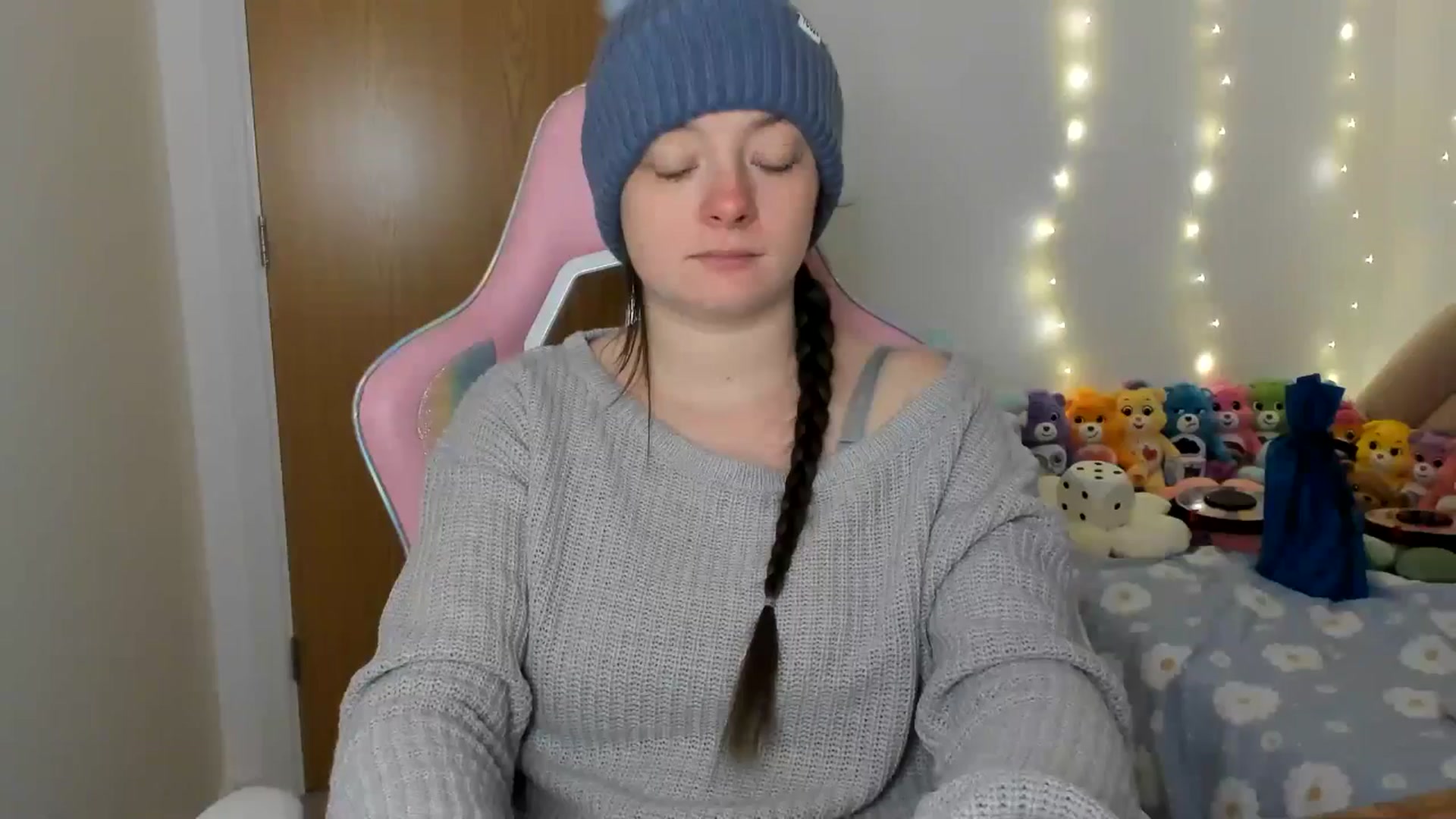 Gallery image thumbnail from JessieBear_'s myfreecams stream on, 12/16/2024, 17:15 image 9 of 20