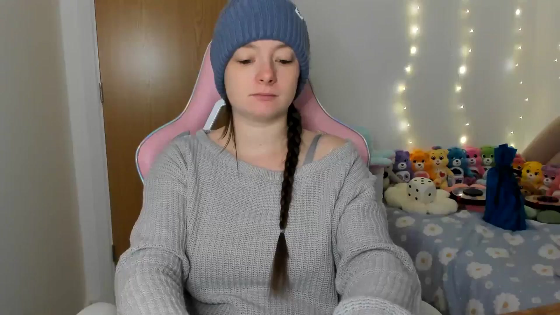 Gallery image thumbnail from JessieBear_'s myfreecams stream on, 12/16/2024, 17:15 image 3 of 20