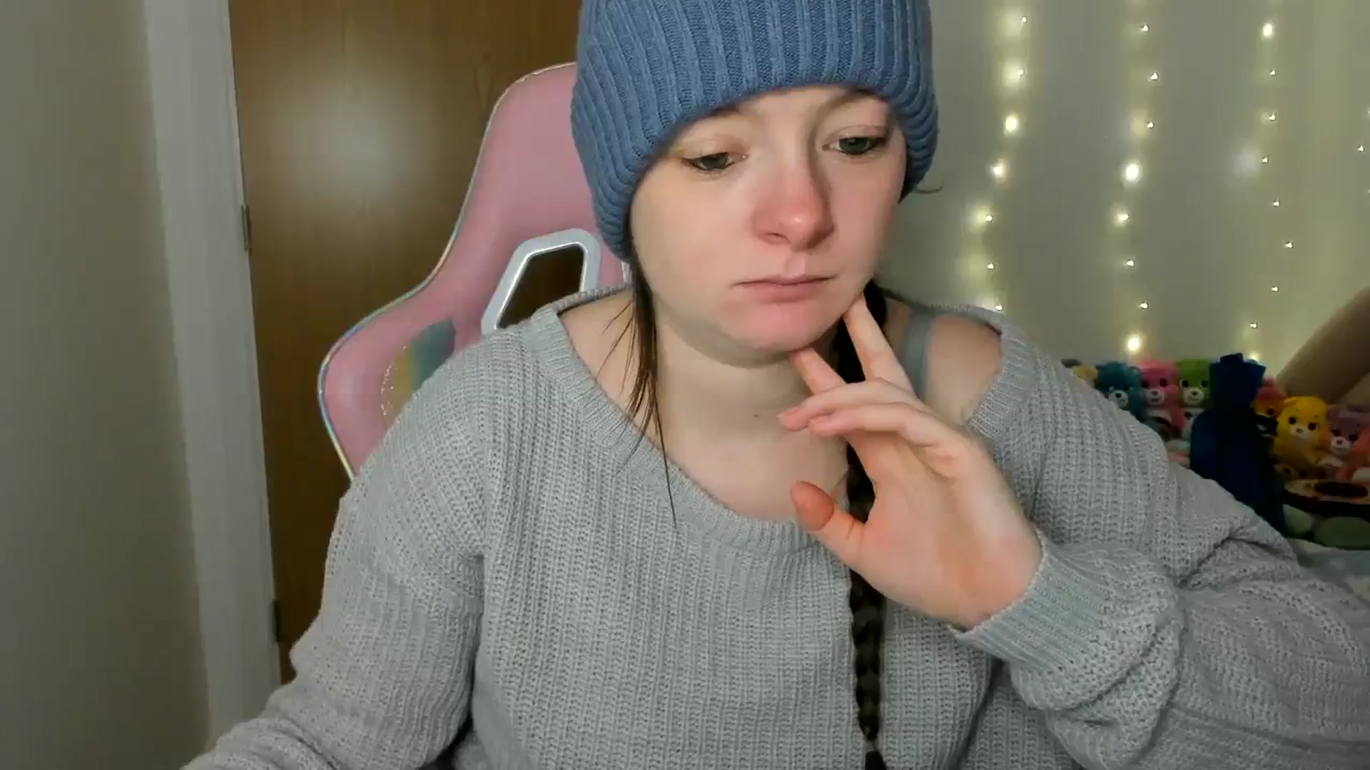Gallery image thumbnail from JessieBear_'s myfreecams stream on, 12/16/2024, 17:15 image 6 of 20