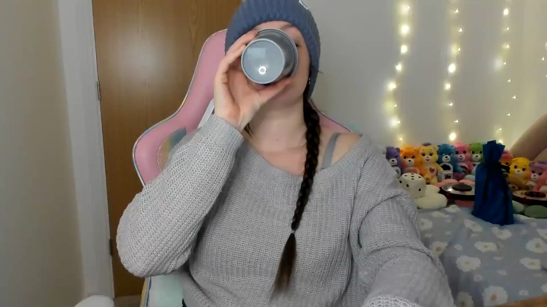 Gallery image thumbnail from JessieBear_'s myfreecams stream on, 12/16/2024, 17:15 image 19 of 20