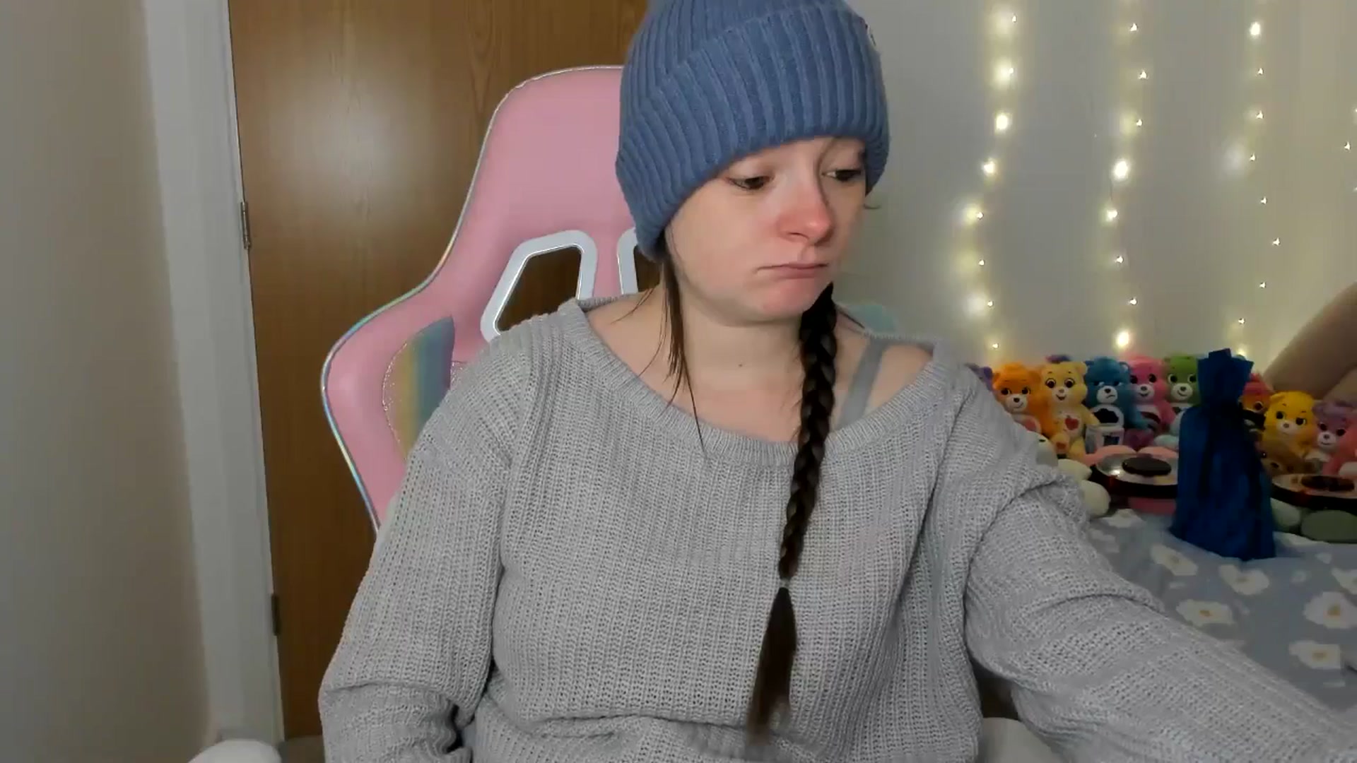 Gallery image thumbnail from JessieBear_'s myfreecams stream on, 12/16/2024, 17:15 image 7 of 20