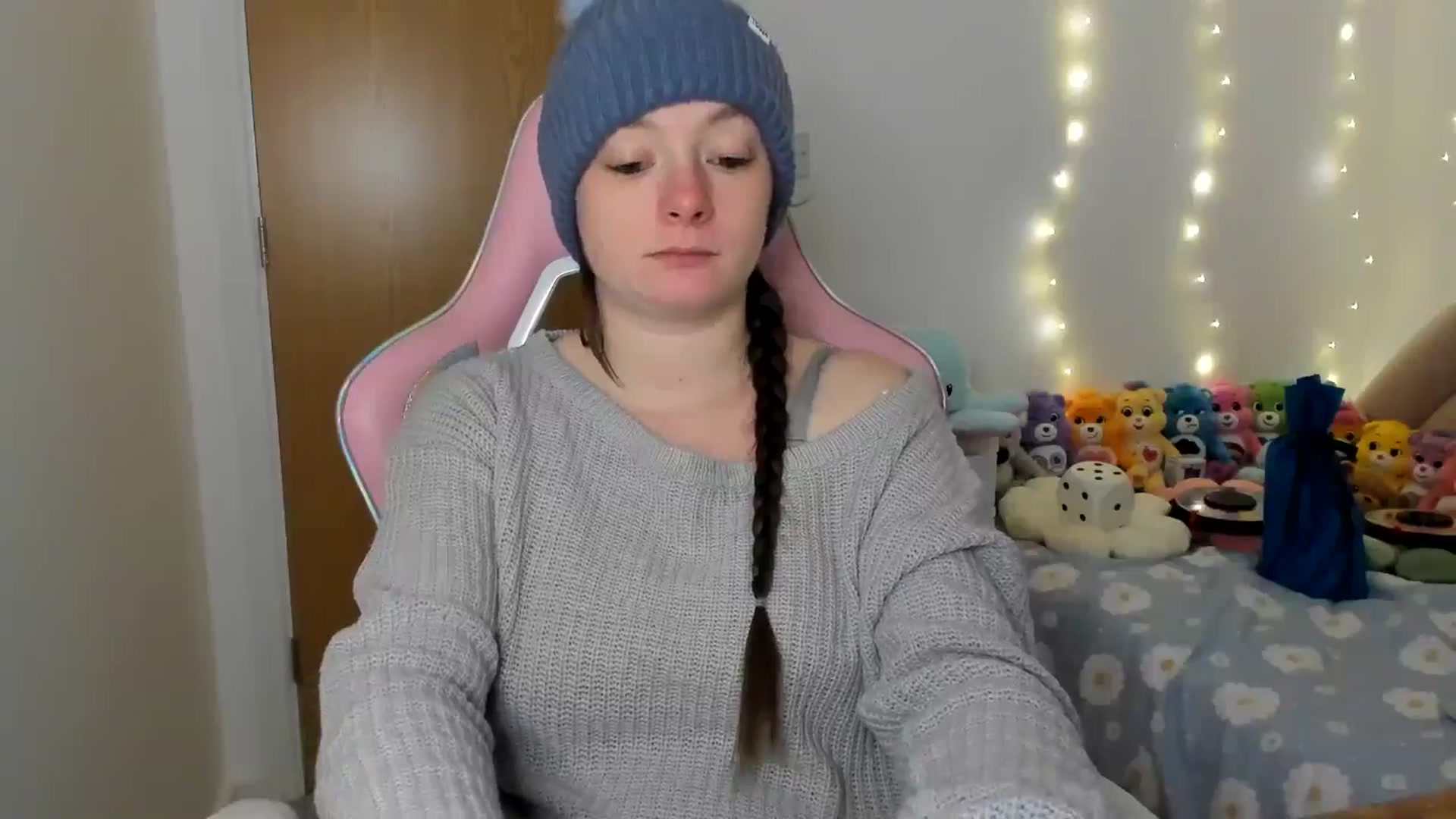 Gallery image thumbnail from JessieBear_'s myfreecams stream on, 12/16/2024, 17:15 image 17 of 20