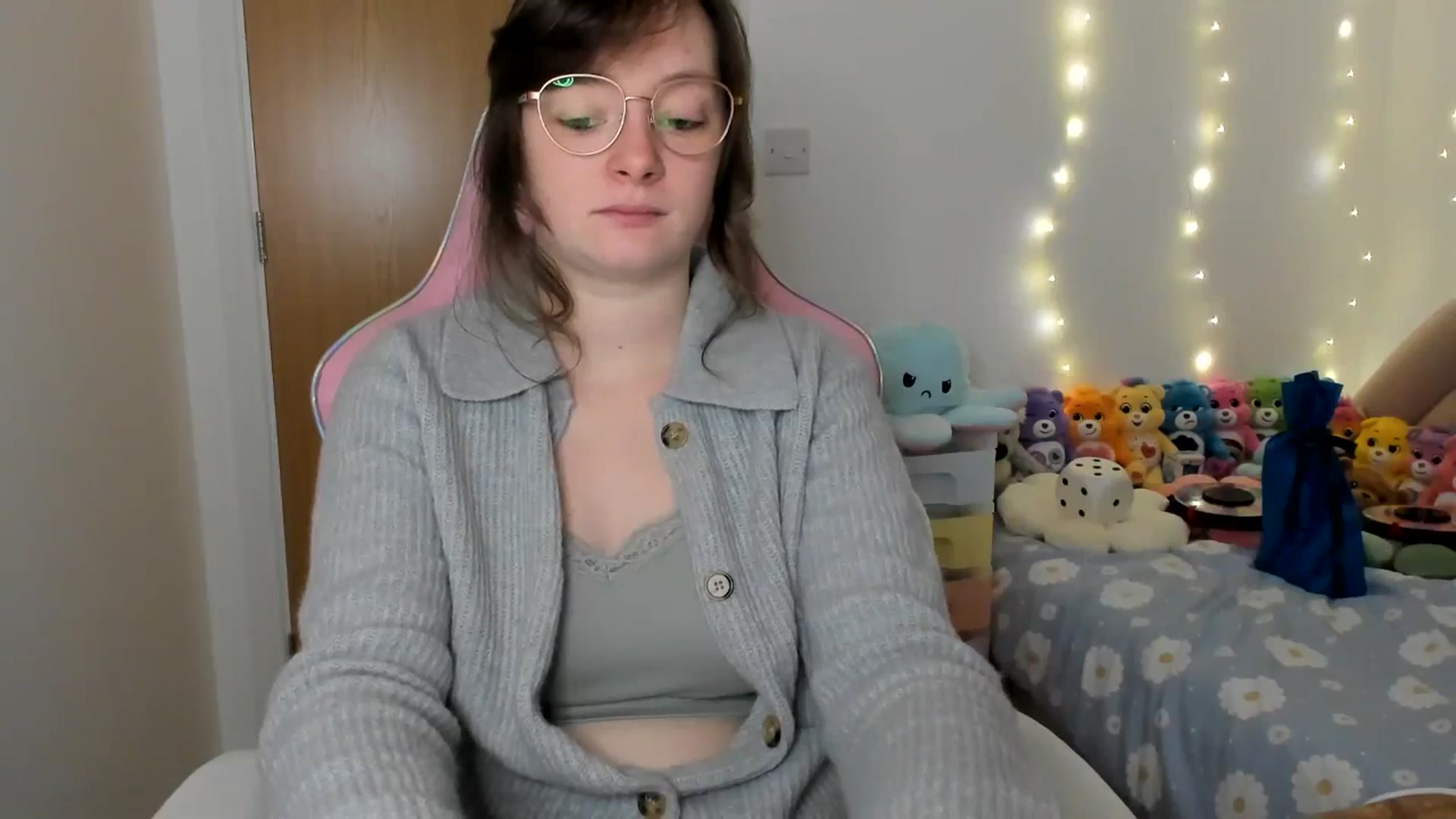 Gallery image thumbnail from JessieBear_'s myfreecams stream on, 12/17/2024, 16:55 image 16 of 20