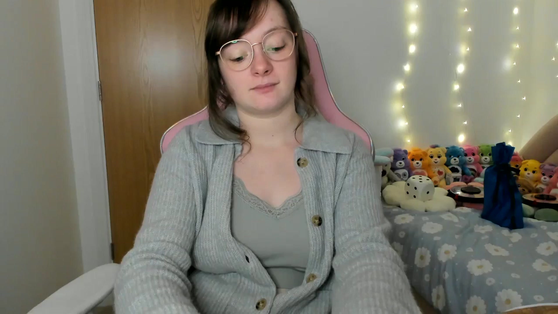 Gallery image thumbnail from JessieBear_'s myfreecams stream on, 12/17/2024, 16:55 image 12 of 20