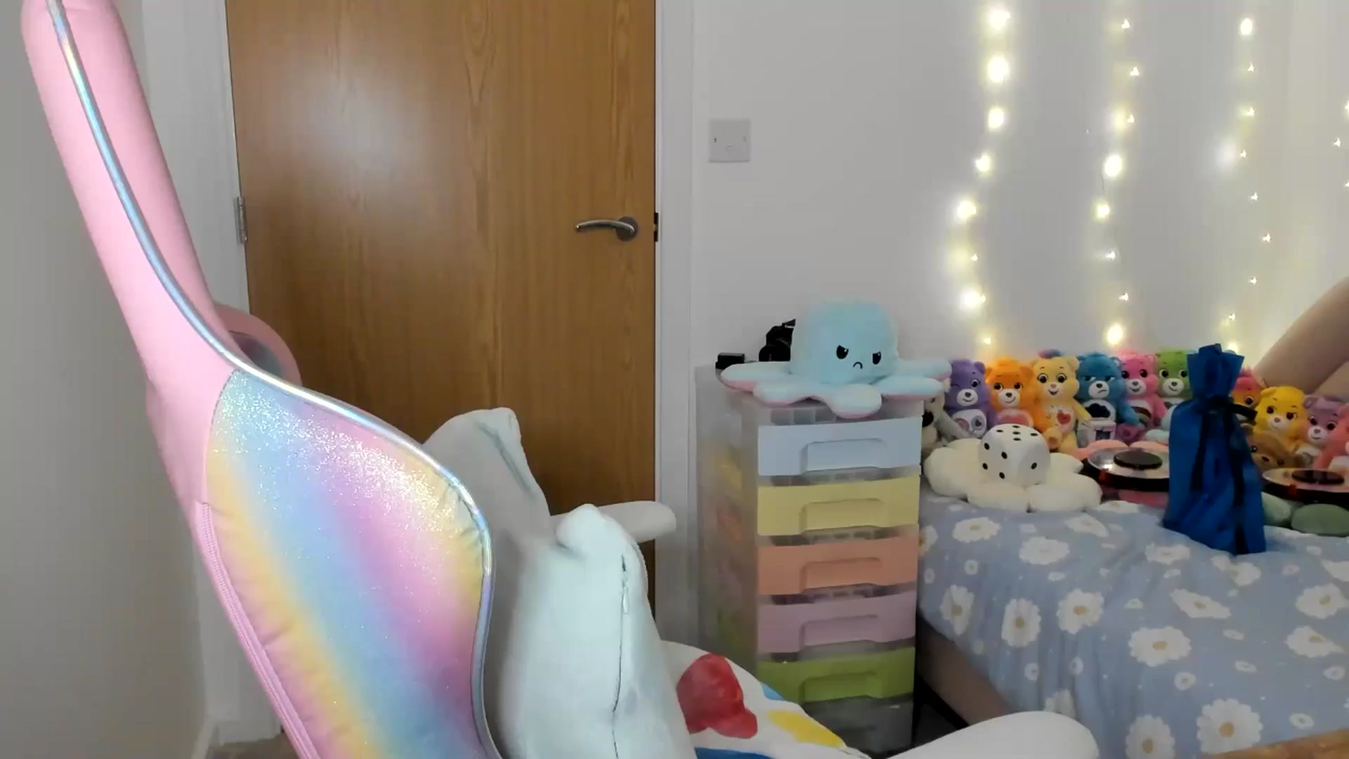 Gallery image thumbnail from JessieBear_'s myfreecams stream on, 12/17/2024, 16:55 image 13 of 20
