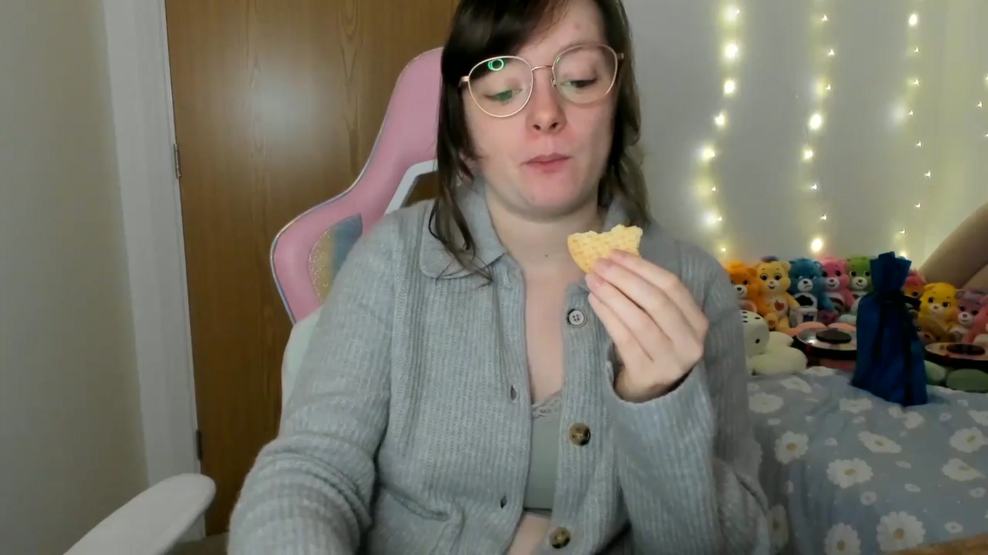 Gallery image thumbnail from JessieBear_'s myfreecams stream on, 12/17/2024, 16:55 image 20 of 20