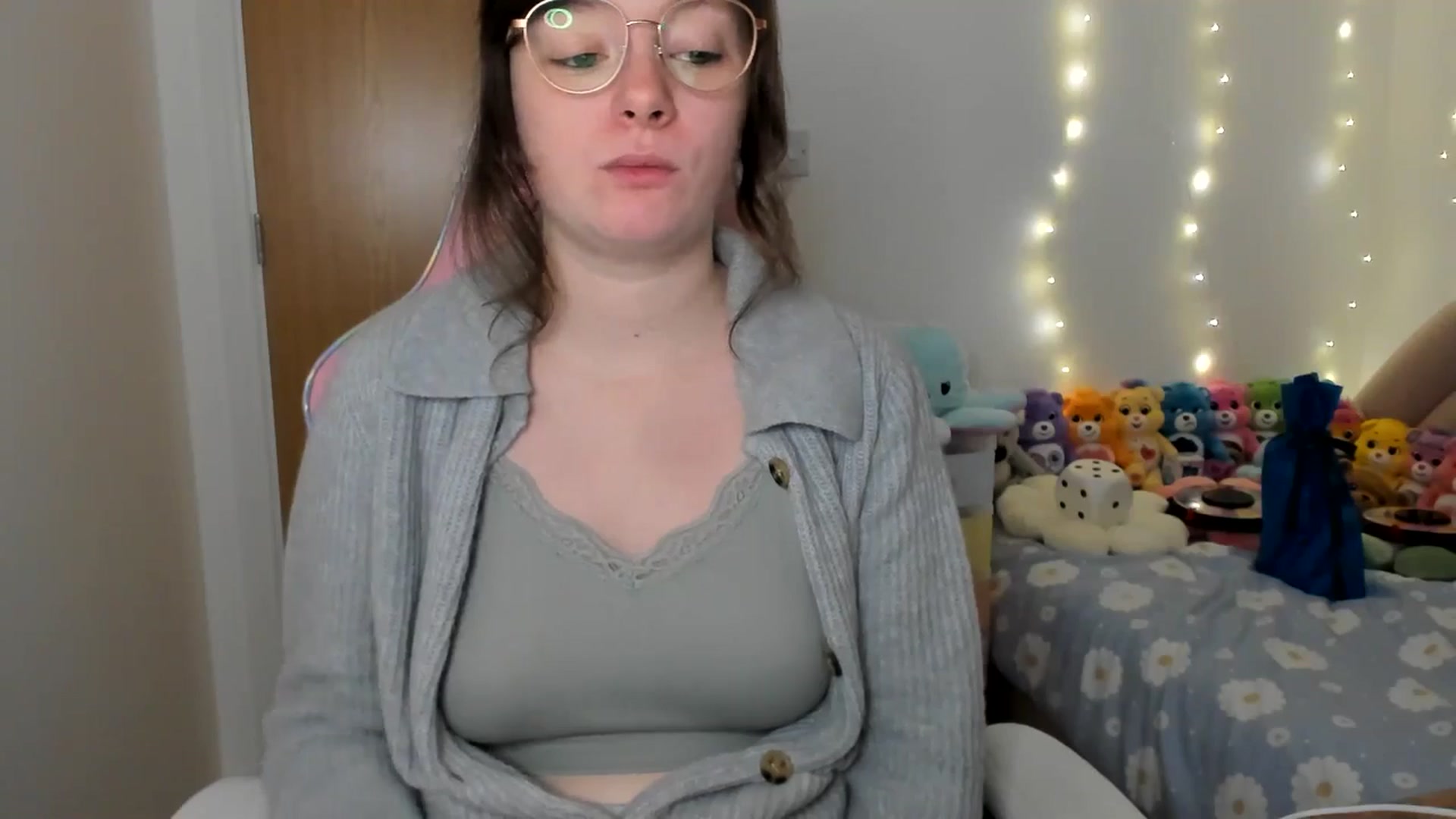 Gallery image thumbnail from JessieBear_'s myfreecams stream on, 12/17/2024, 16:55 image 9 of 20
