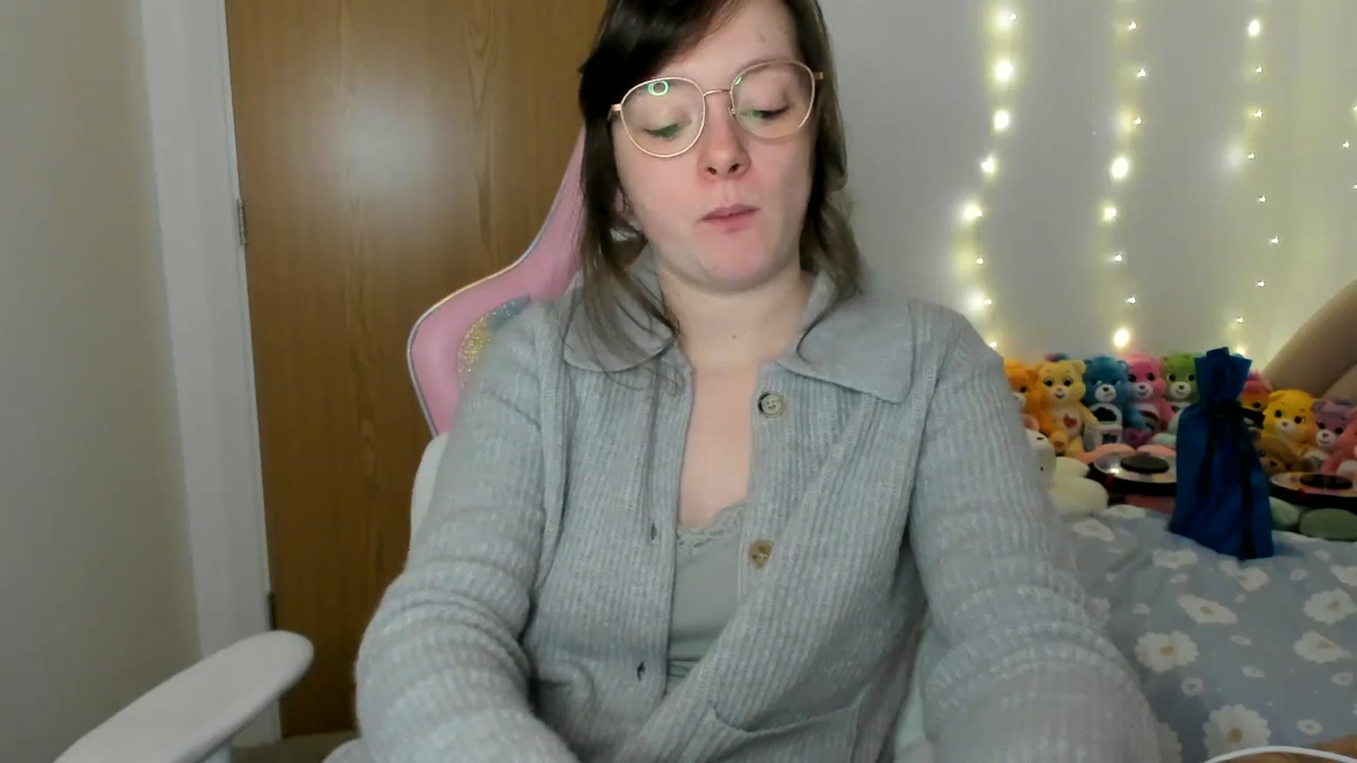 Gallery image thumbnail from JessieBear_'s myfreecams stream on, 12/17/2024, 16:55 image 18 of 20