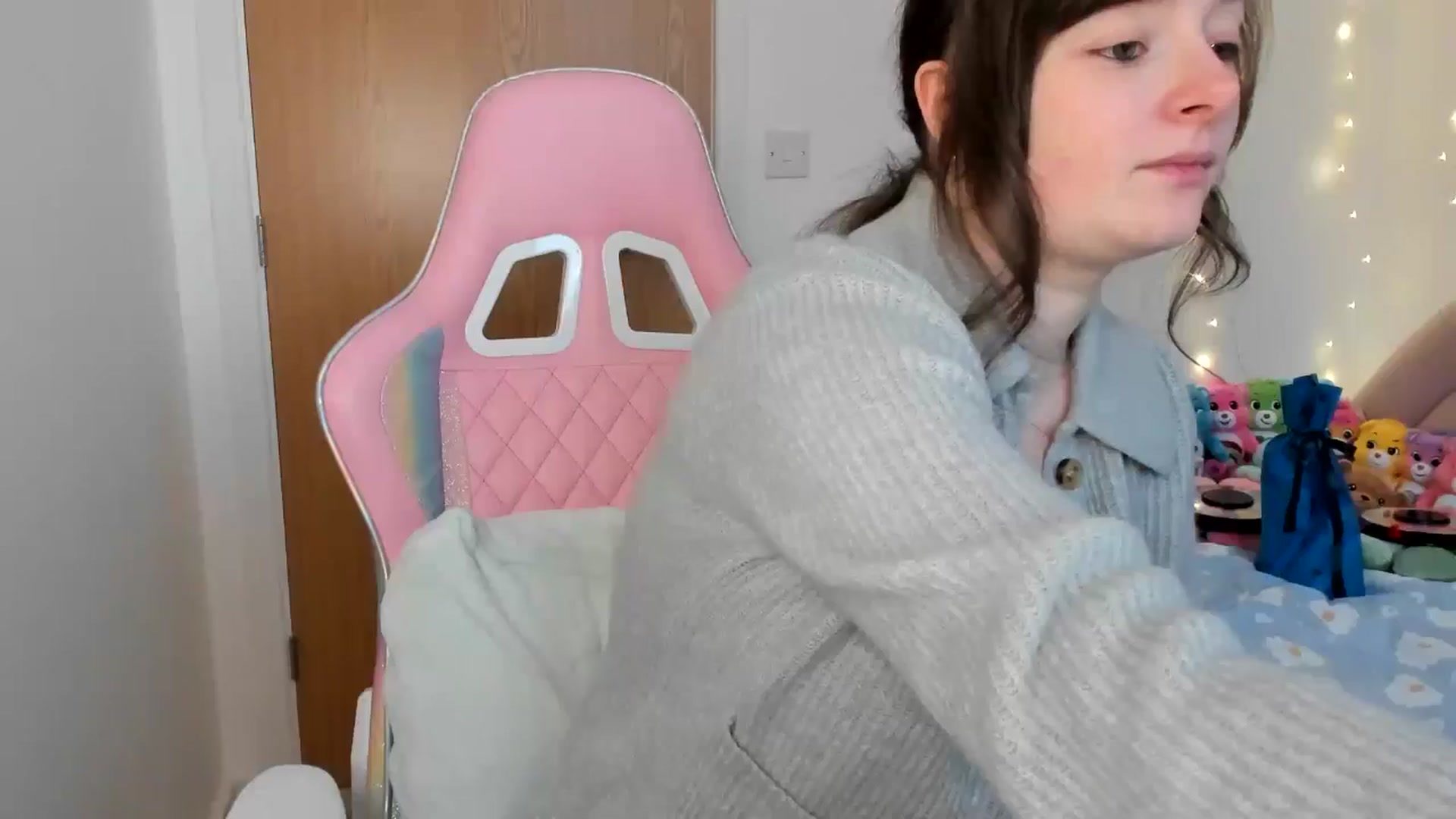 Gallery image thumbnail from JessieBear_'s myfreecams stream on, 12/17/2024, 16:55 image 1 of 20