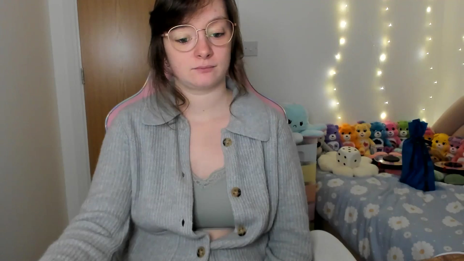 Gallery image thumbnail from JessieBear_'s myfreecams stream on, 12/17/2024, 16:55 image 14 of 20