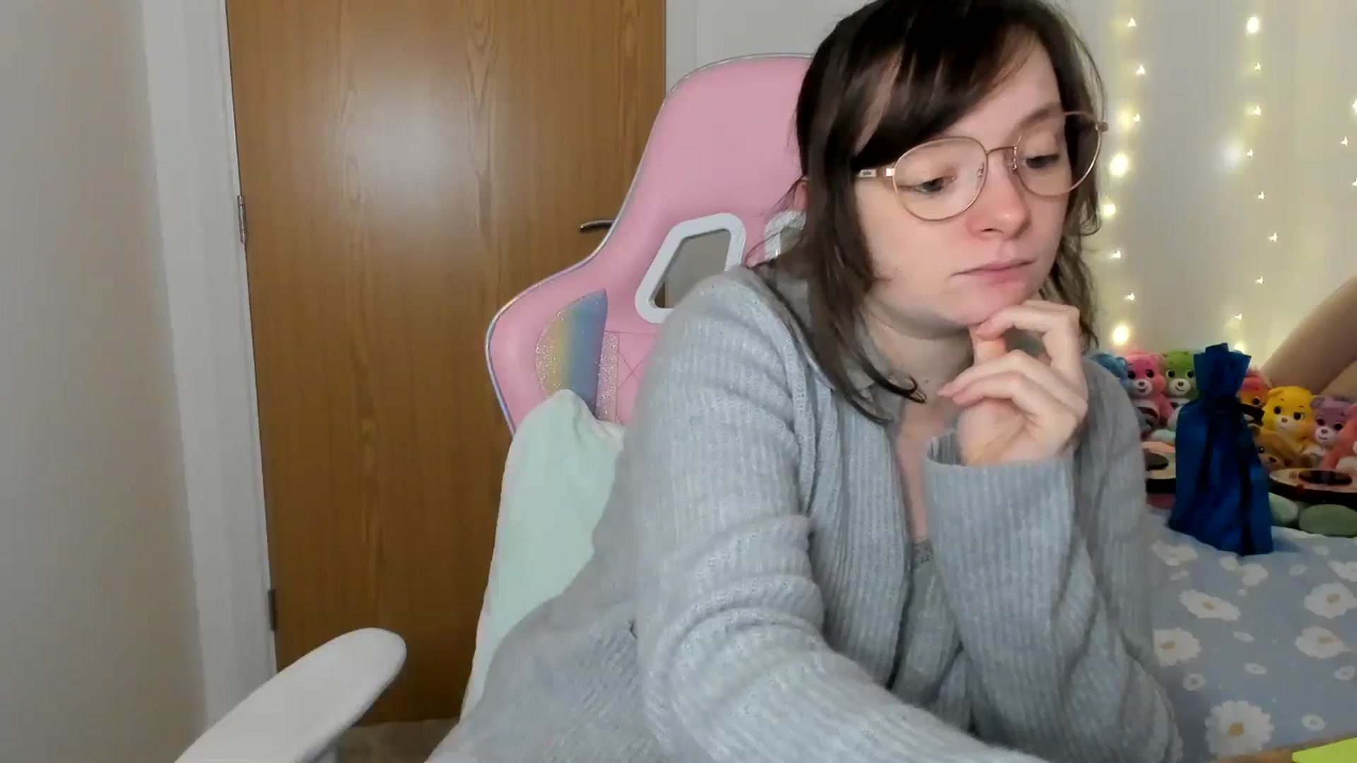 Gallery image thumbnail from JessieBear_'s myfreecams stream on, 12/17/2024, 17:49 image 16 of 20