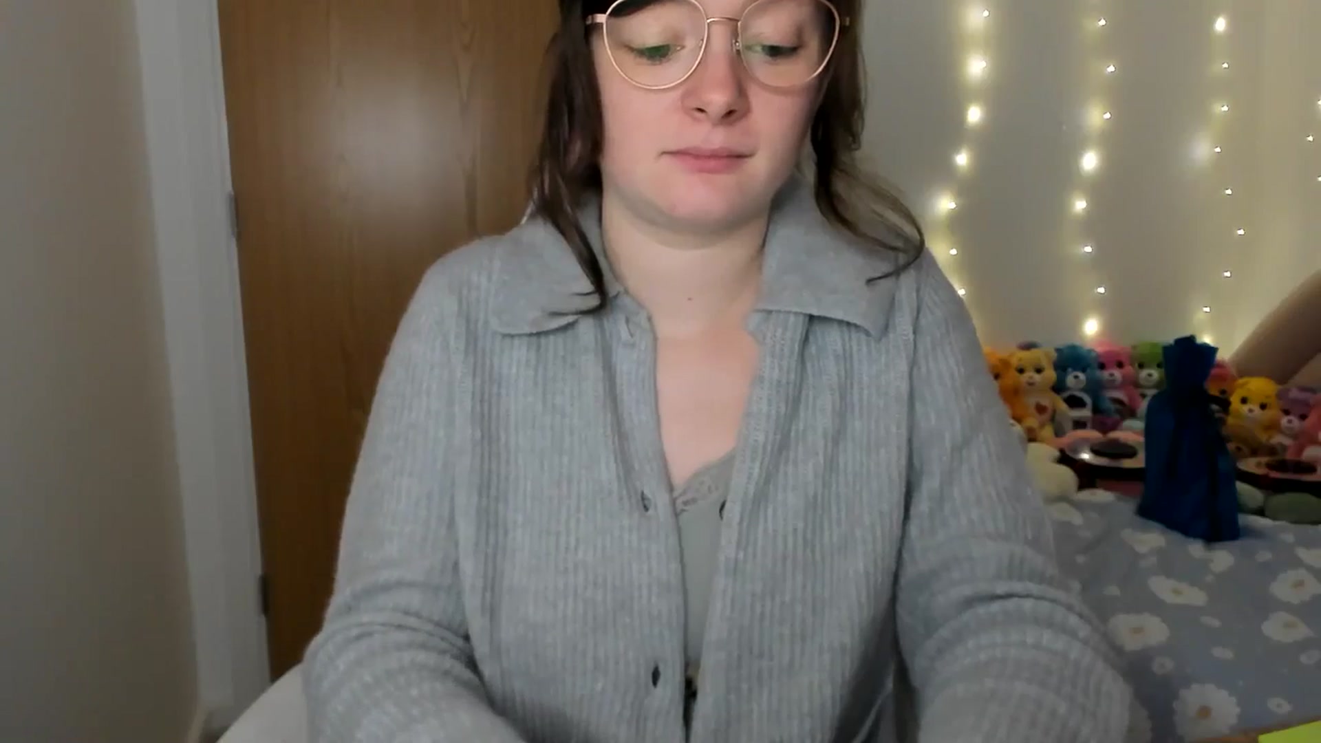 Gallery image thumbnail from JessieBear_'s myfreecams stream on, 12/17/2024, 17:49 image 7 of 20