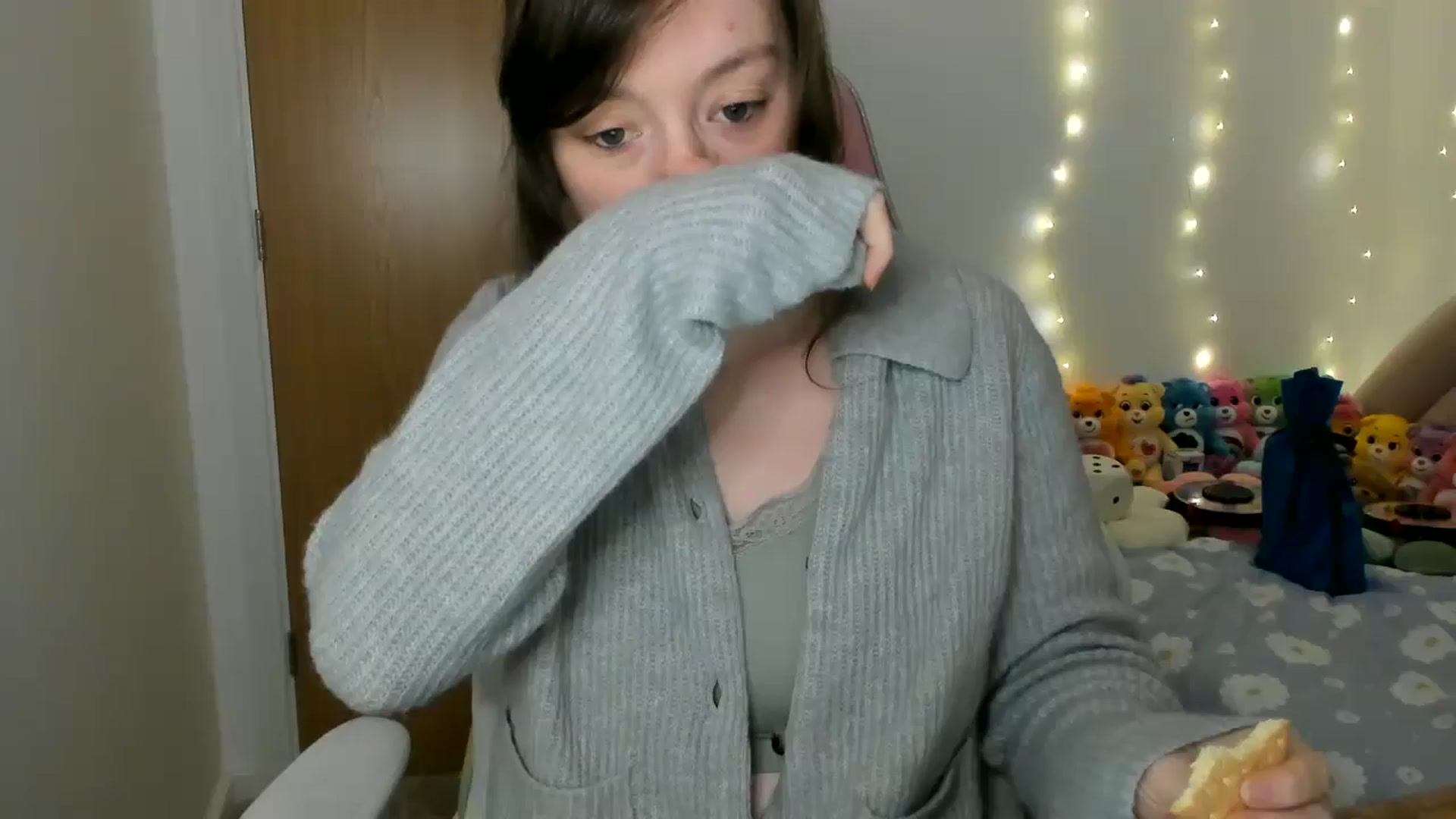 Gallery image thumbnail from JessieBear_'s myfreecams stream on, 12/17/2024, 17:49 image 4 of 20