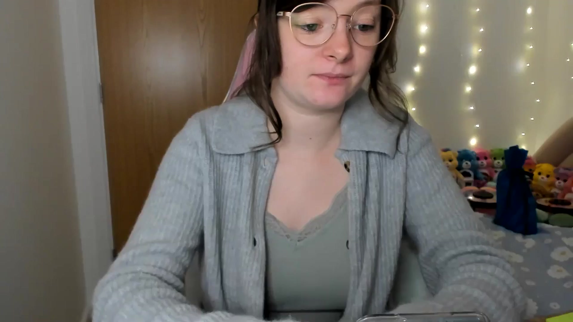 Gallery image thumbnail from JessieBear_'s myfreecams stream on, 12/17/2024, 17:49 image 8 of 20