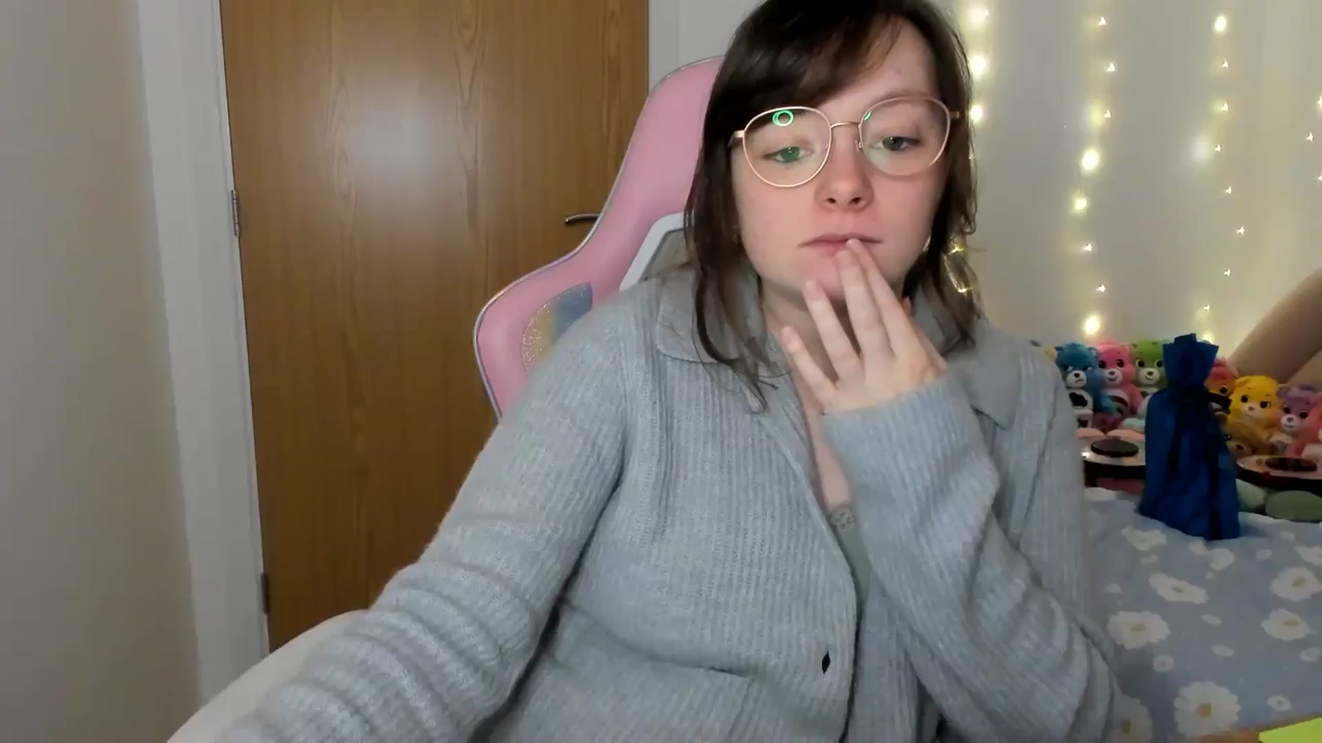 Gallery image thumbnail from JessieBear_'s myfreecams stream on, 12/17/2024, 17:49 image 18 of 20