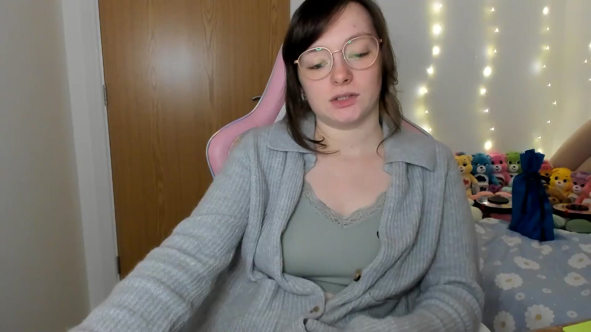 Gallery image thumbnail from JessieBear_'s myfreecams stream on, 12/17/2024, 17:49 image 11 of 20