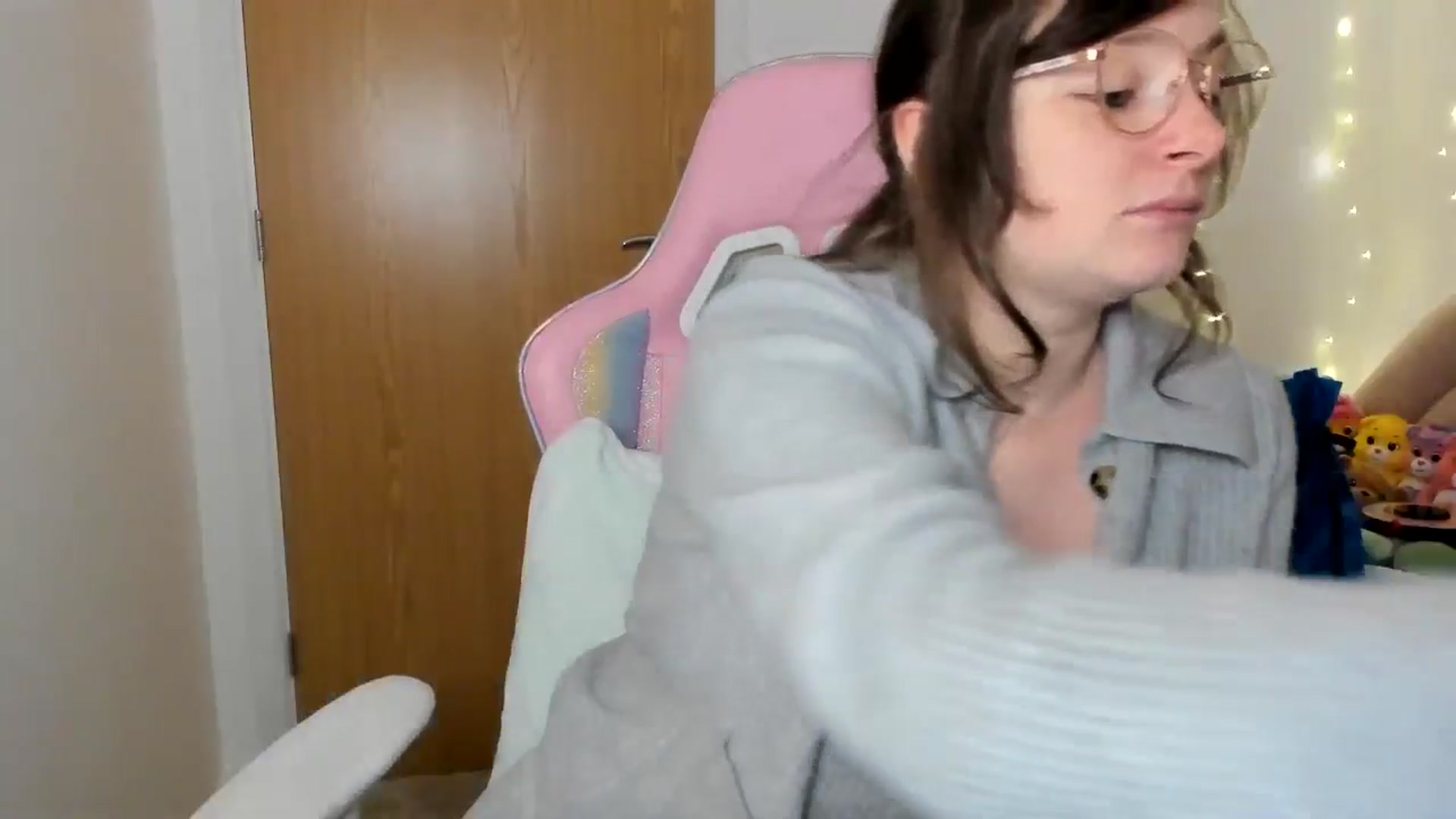 Gallery image thumbnail from JessieBear_'s myfreecams stream on, 12/17/2024, 17:49 image 13 of 20