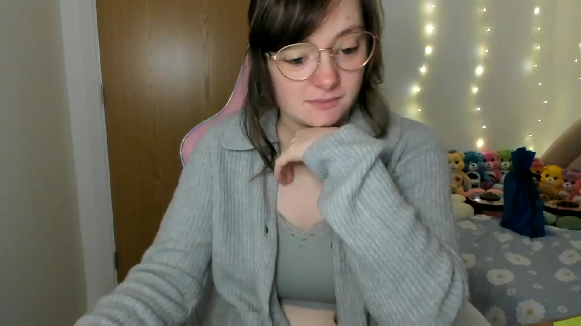 Gallery image thumbnail from JessieBear_'s myfreecams stream on, 12/17/2024, 17:49 image 10 of 20