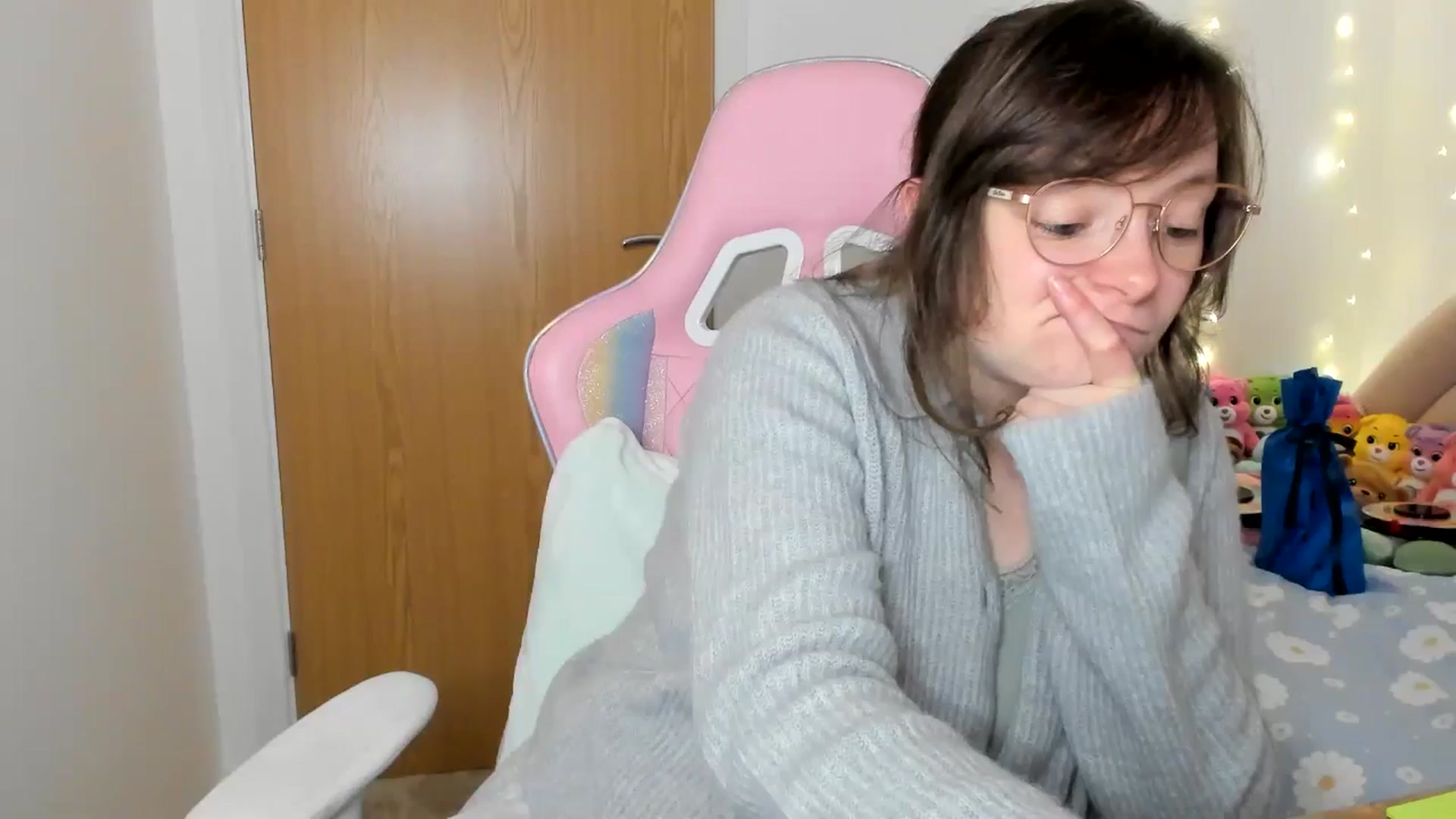 Gallery image thumbnail from JessieBear_'s myfreecams stream on, 12/17/2024, 17:49 image 17 of 20