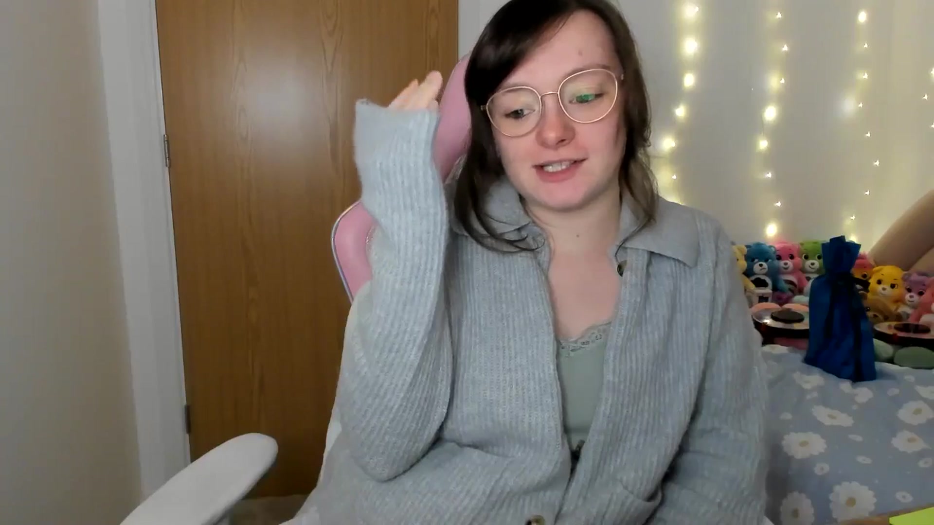 Gallery image thumbnail from JessieBear_'s myfreecams stream on, 12/17/2024, 17:49 image 14 of 20