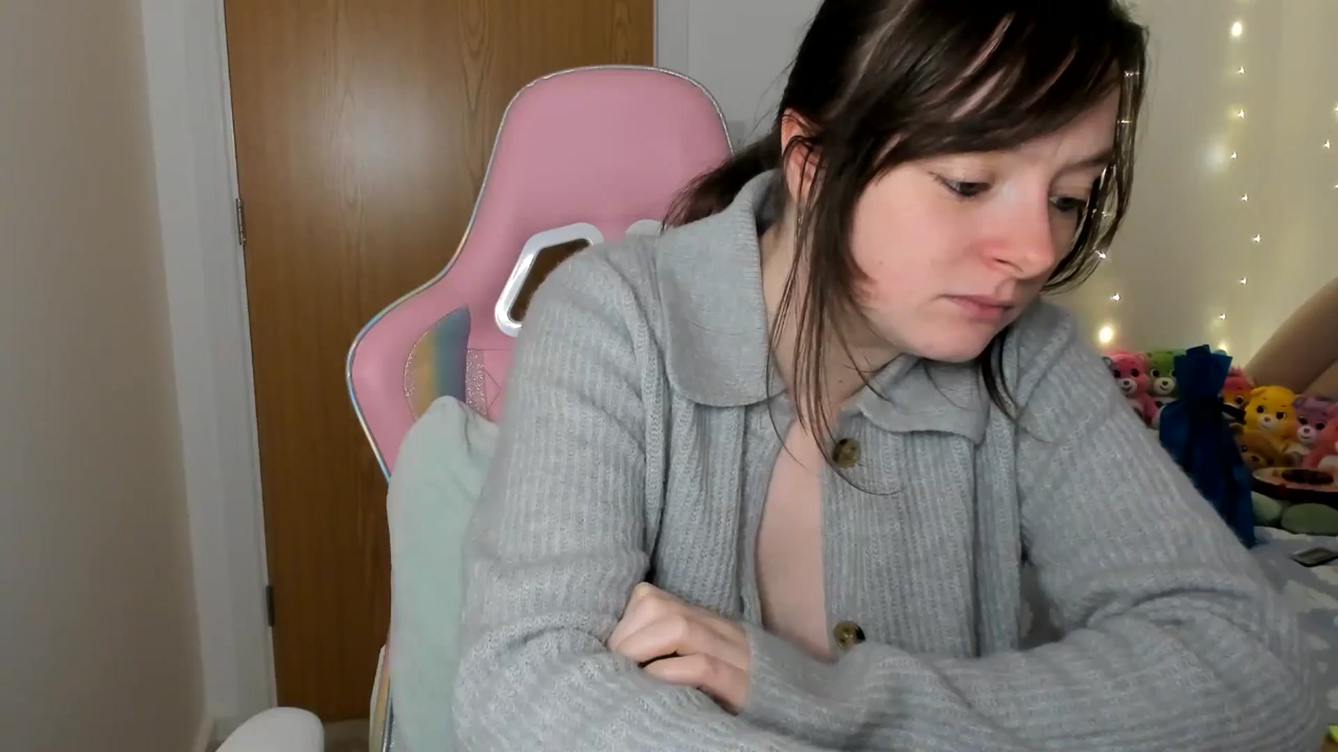 Gallery image thumbnail from JessieBear_'s myfreecams stream on, 12/19/2024, 17:56 image 18 of 20