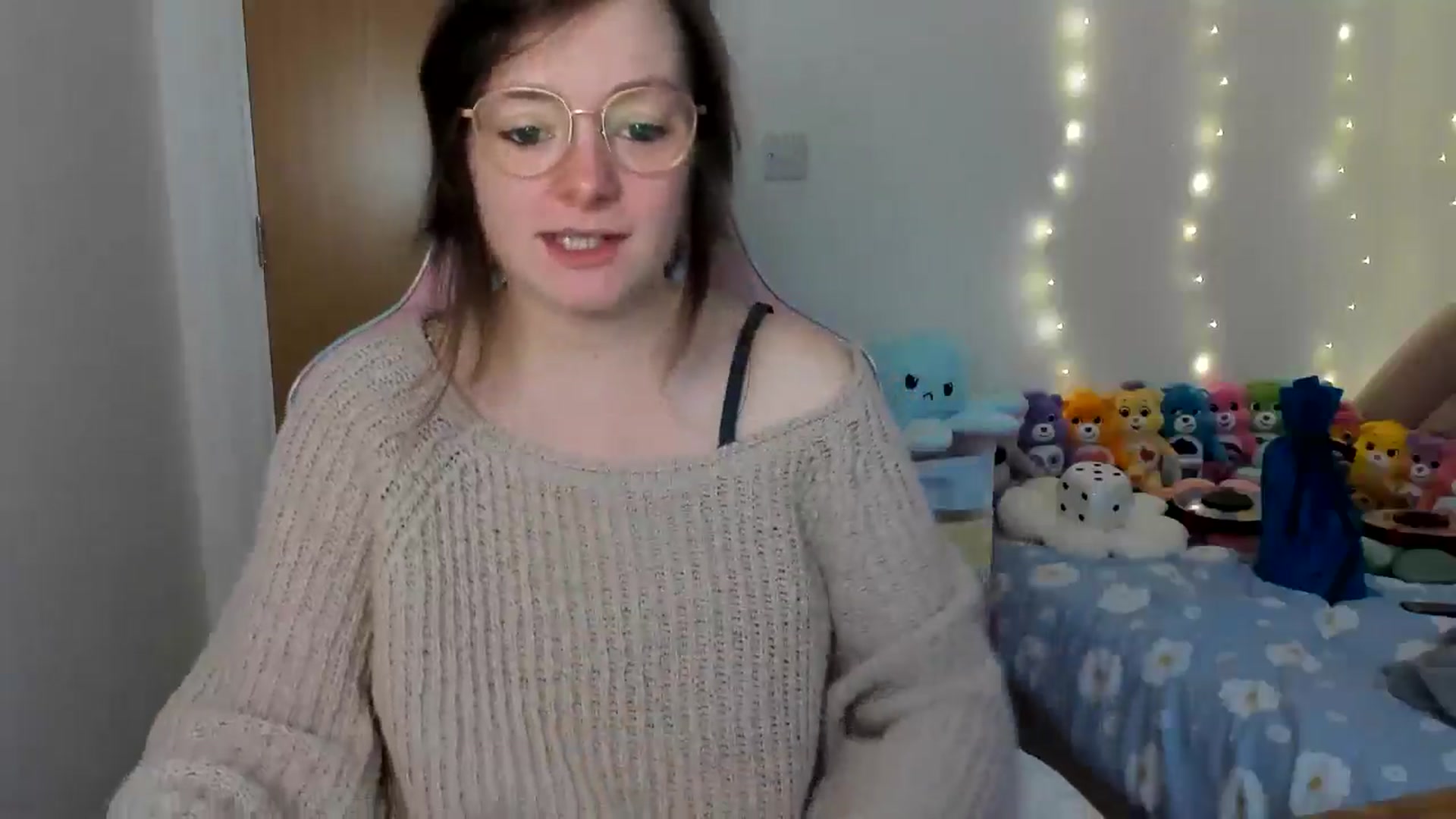 Gallery image thumbnail from JessieBear_'s myfreecams stream on, 12/20/2024, 16:09 image 15 of 20