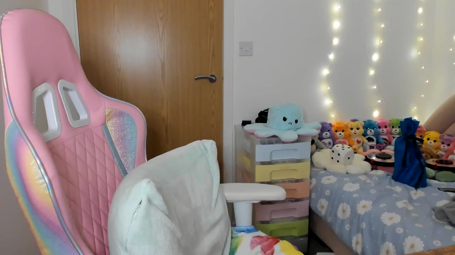 Gallery image thumbnail from JessieBear_'s myfreecams stream on, 12/20/2024, 16:09 image 19 of 20