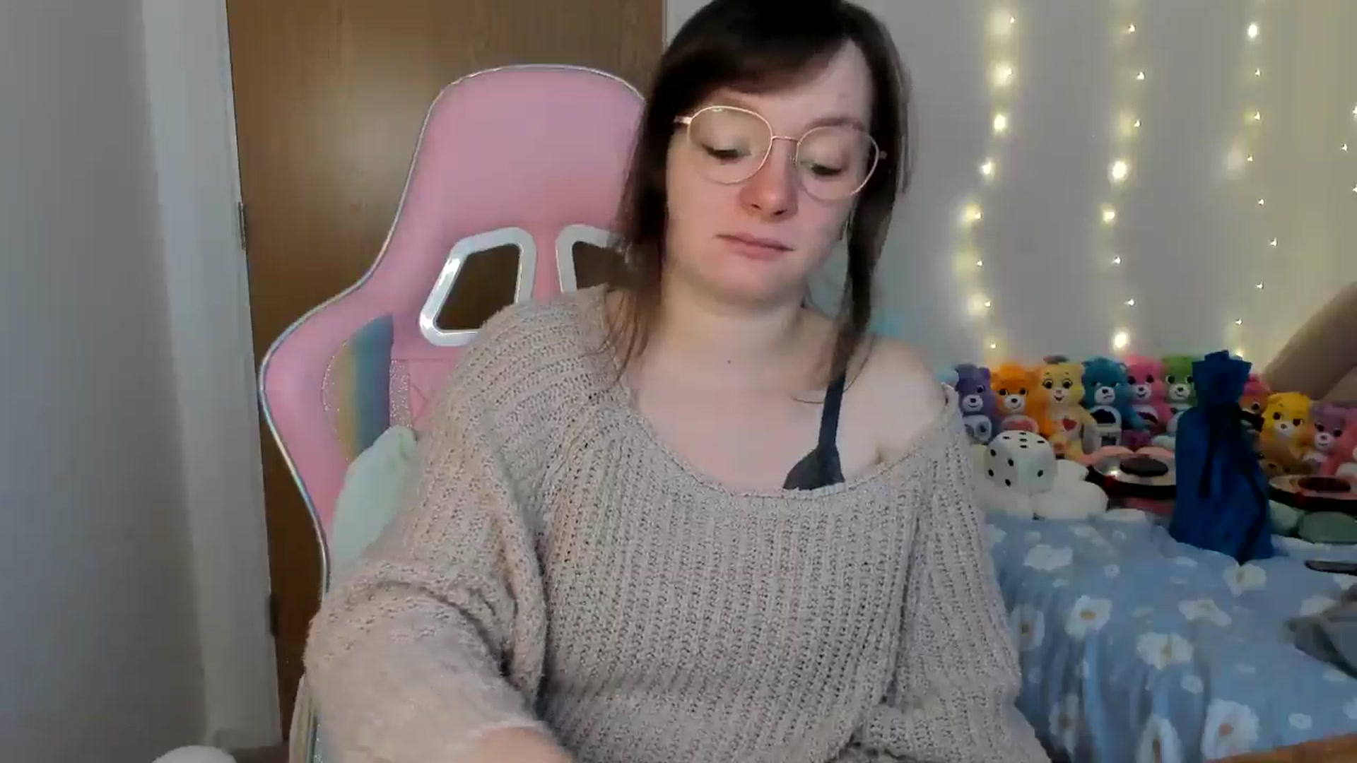 Gallery image thumbnail from JessieBear_'s myfreecams stream on, 12/20/2024, 16:09 image 12 of 20