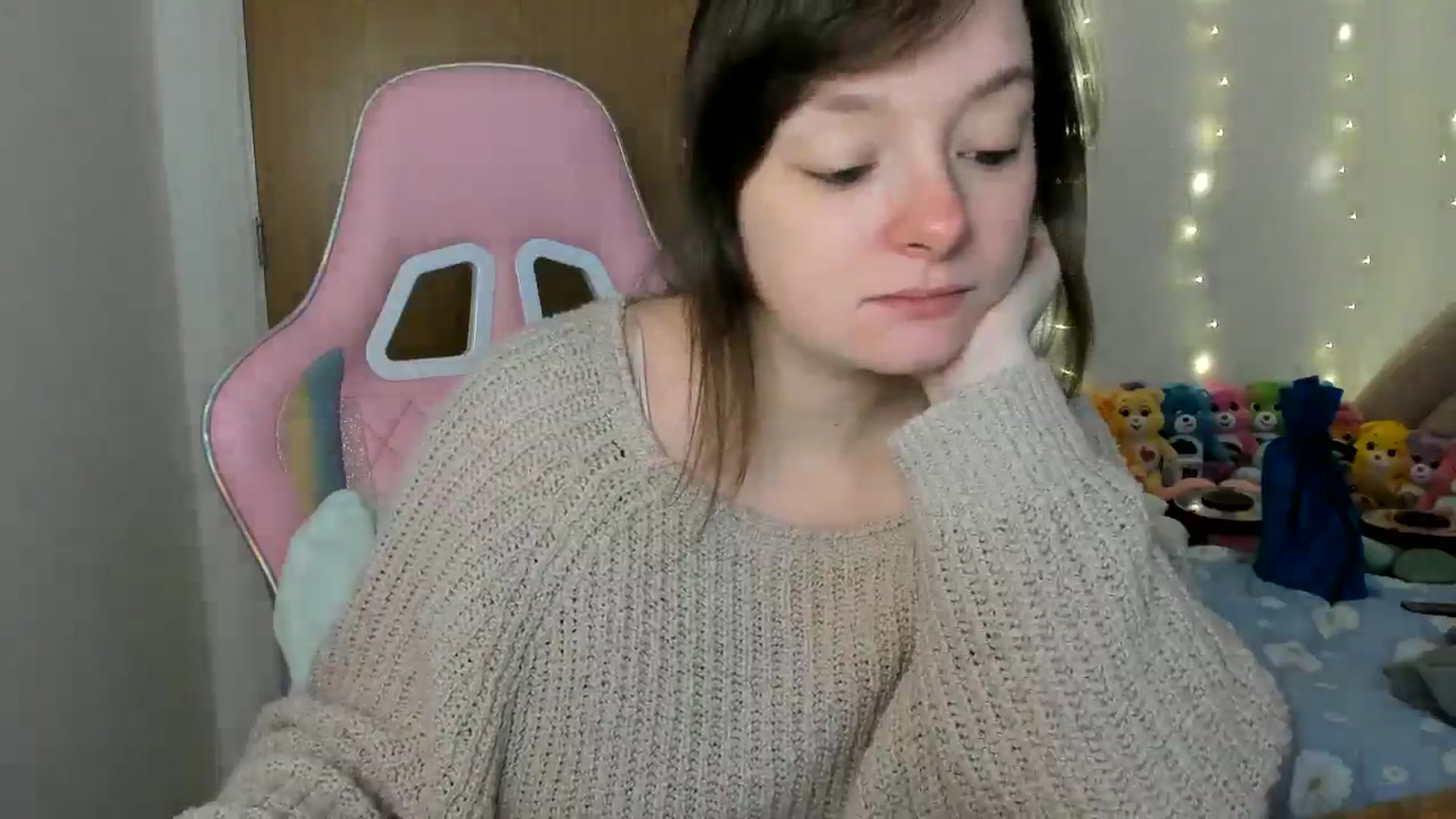 Gallery image thumbnail from JessieBear_'s myfreecams stream on, 12/20/2024, 16:09 image 6 of 20