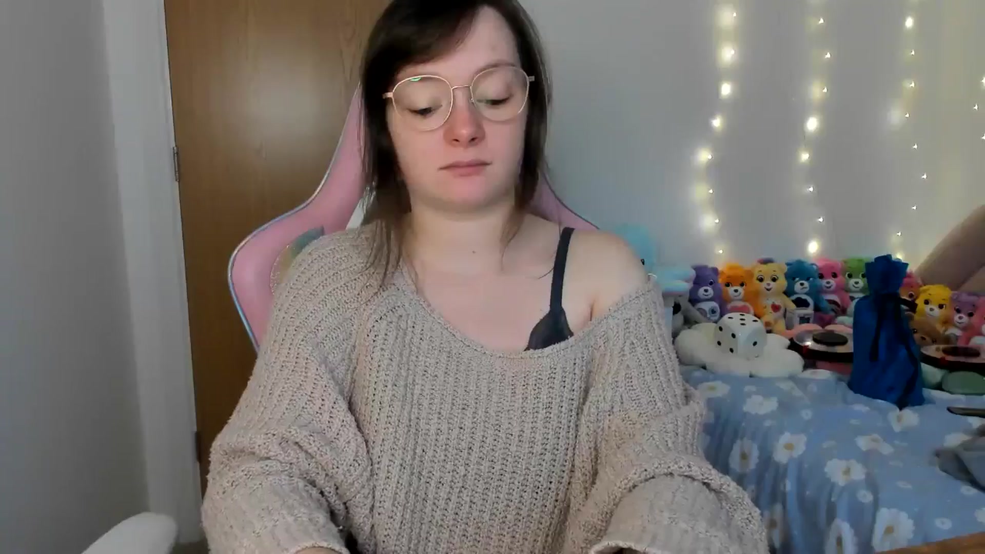 Gallery image thumbnail from JessieBear_'s myfreecams stream on, 12/20/2024, 16:09 image 8 of 20