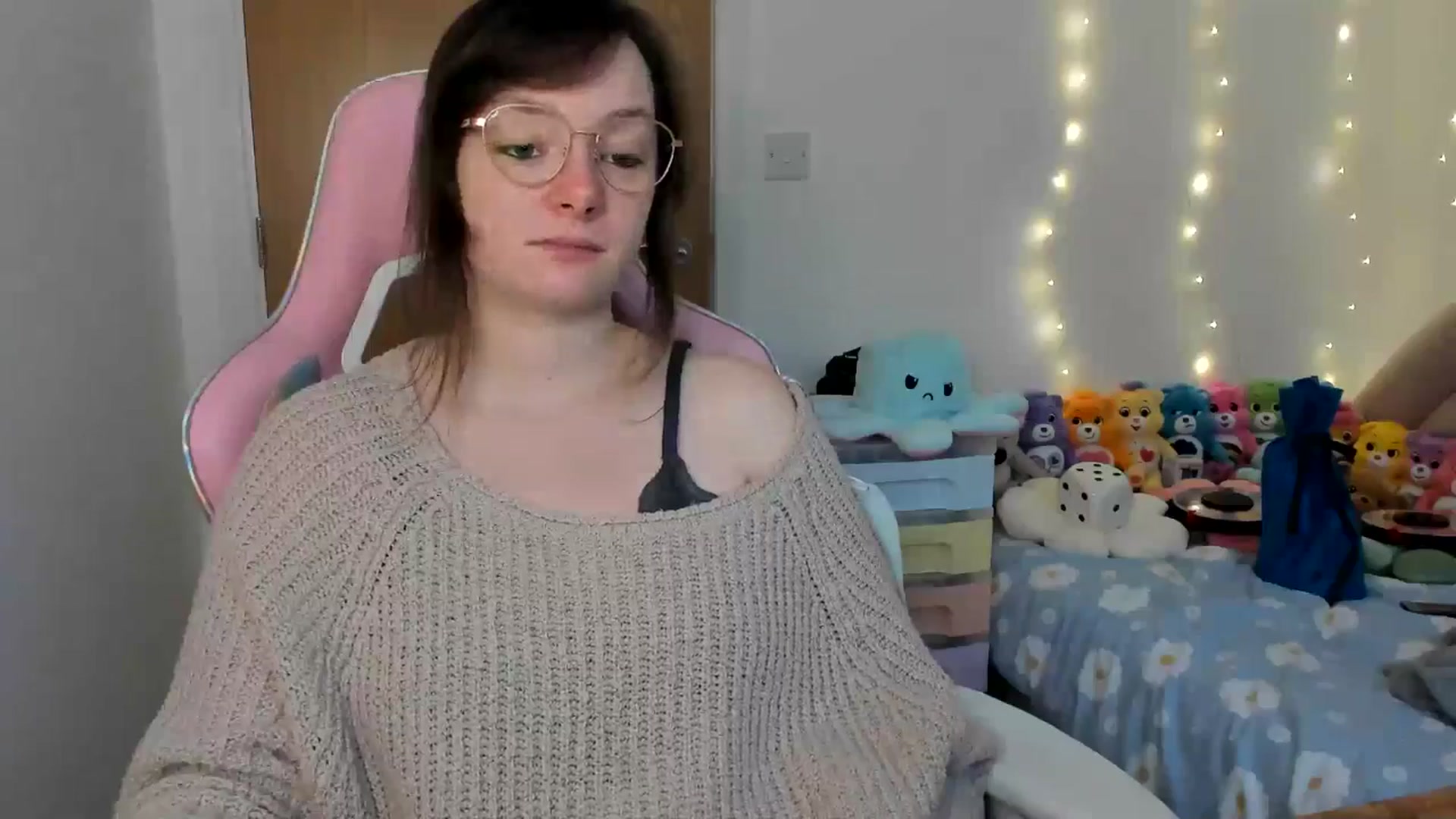 Gallery image thumbnail from JessieBear_'s myfreecams stream on, 12/20/2024, 16:09 image 10 of 20