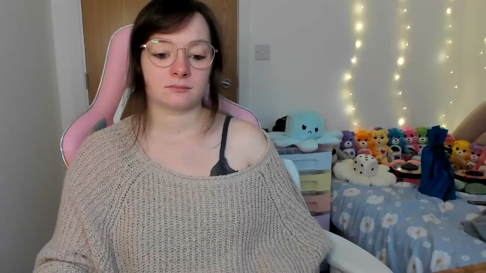 Gallery image thumbnail from JessieBear_'s myfreecams stream on, 12/20/2024, 16:09 image 11 of 20