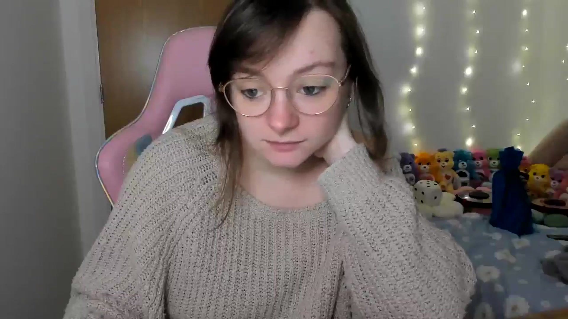 Gallery image thumbnail from JessieBear_'s myfreecams stream on, 12/20/2024, 16:09 image 17 of 20