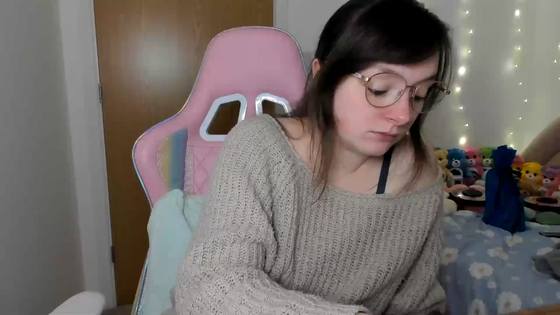 Gallery image thumbnail from JessieBear_'s myfreecams stream on, 12/20/2024, 16:20 image 14 of 20
