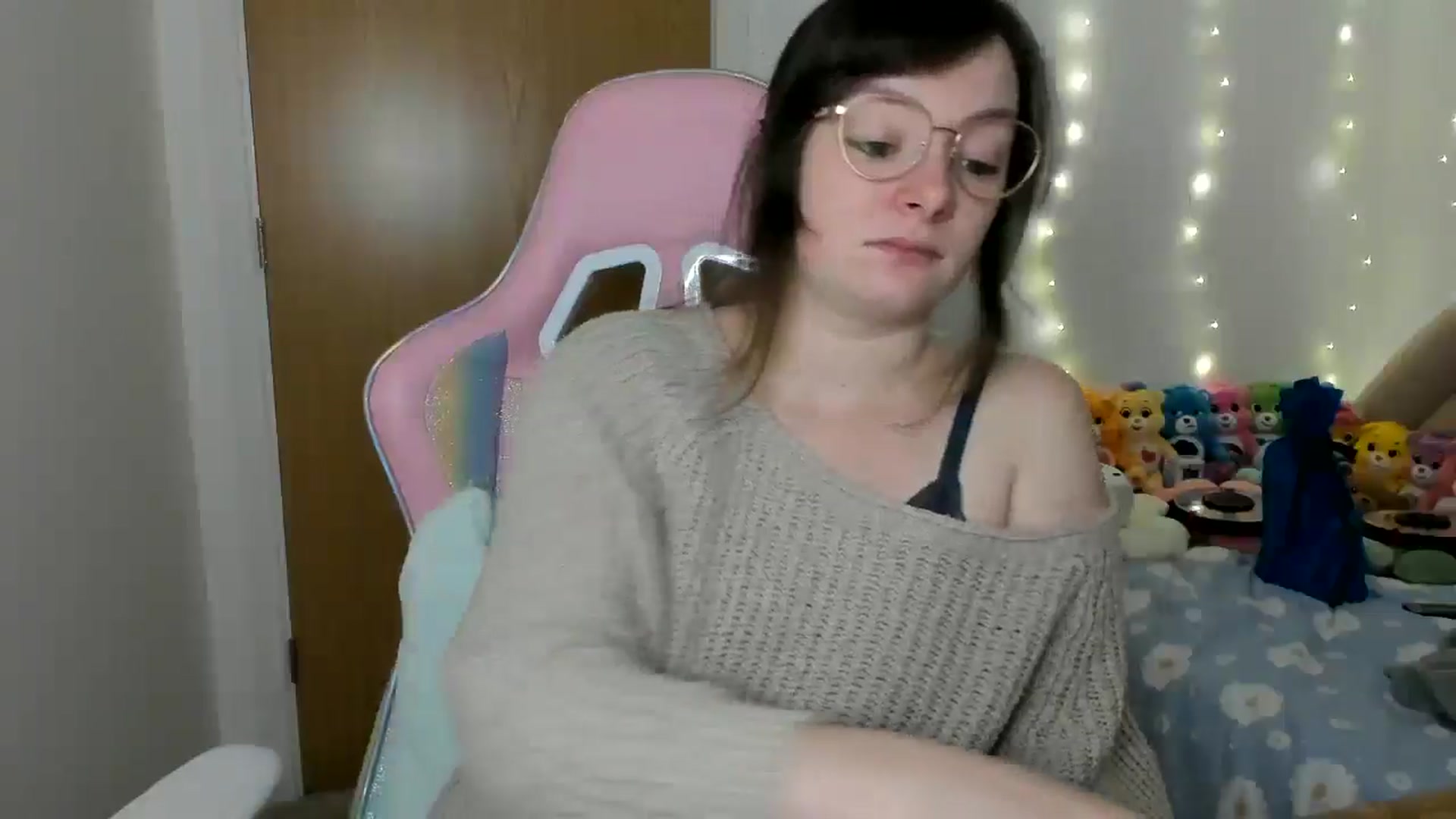 Gallery image thumbnail from JessieBear_'s myfreecams stream on, 12/20/2024, 16:20 image 6 of 20