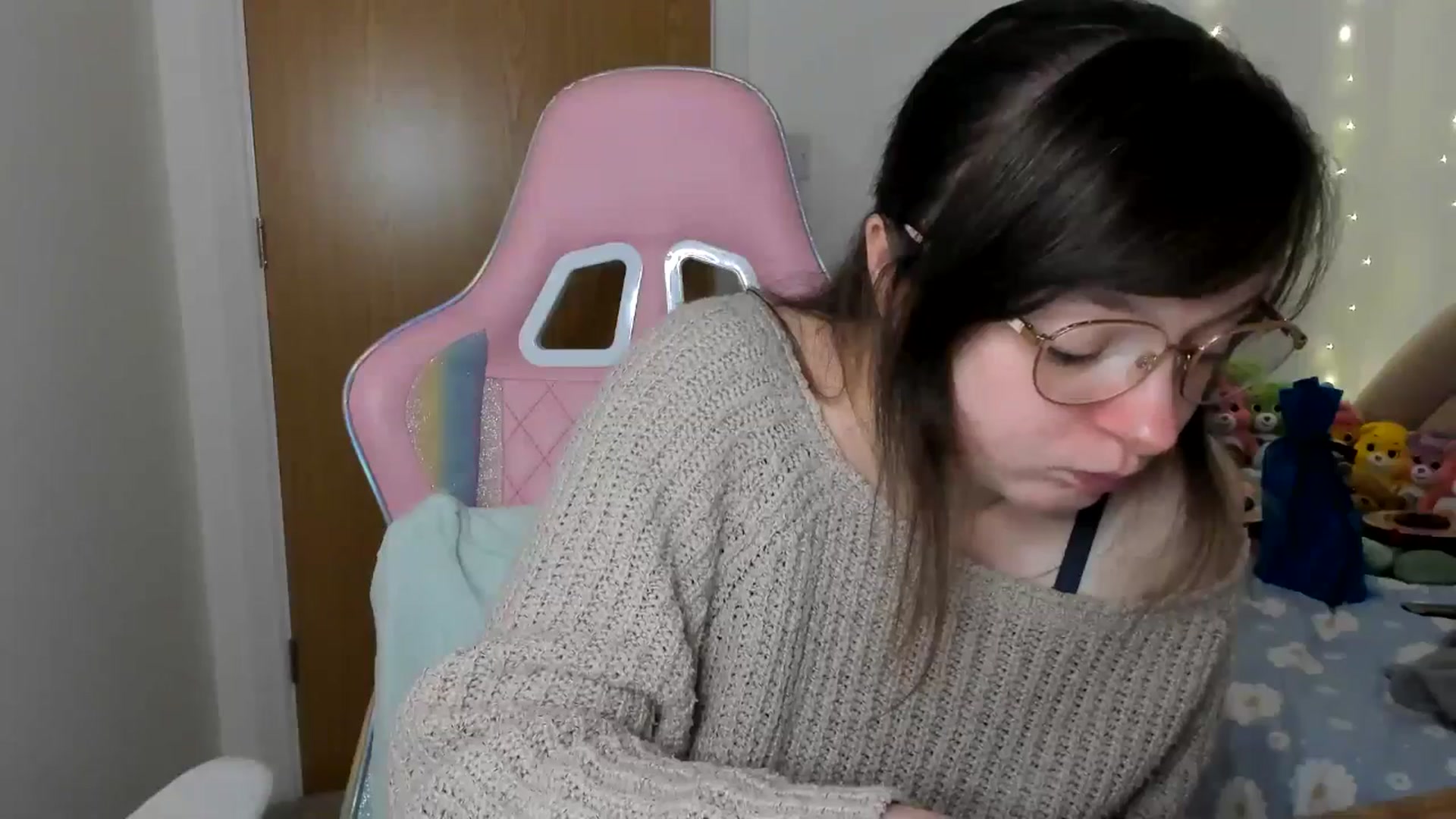 Gallery image thumbnail from JessieBear_'s myfreecams stream on, 12/20/2024, 16:20 image 16 of 20